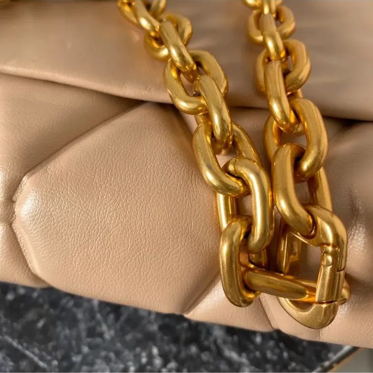 CHARLES & KEITH チャールズ＆キース ショルダーバッグ チェーン