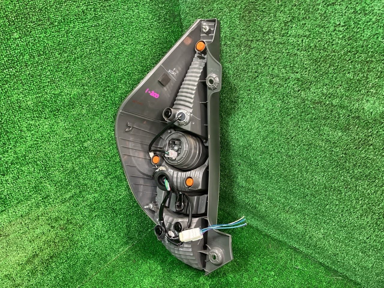 アクア NHP10 右テールランプ・テールライト S スタンレー 52-252