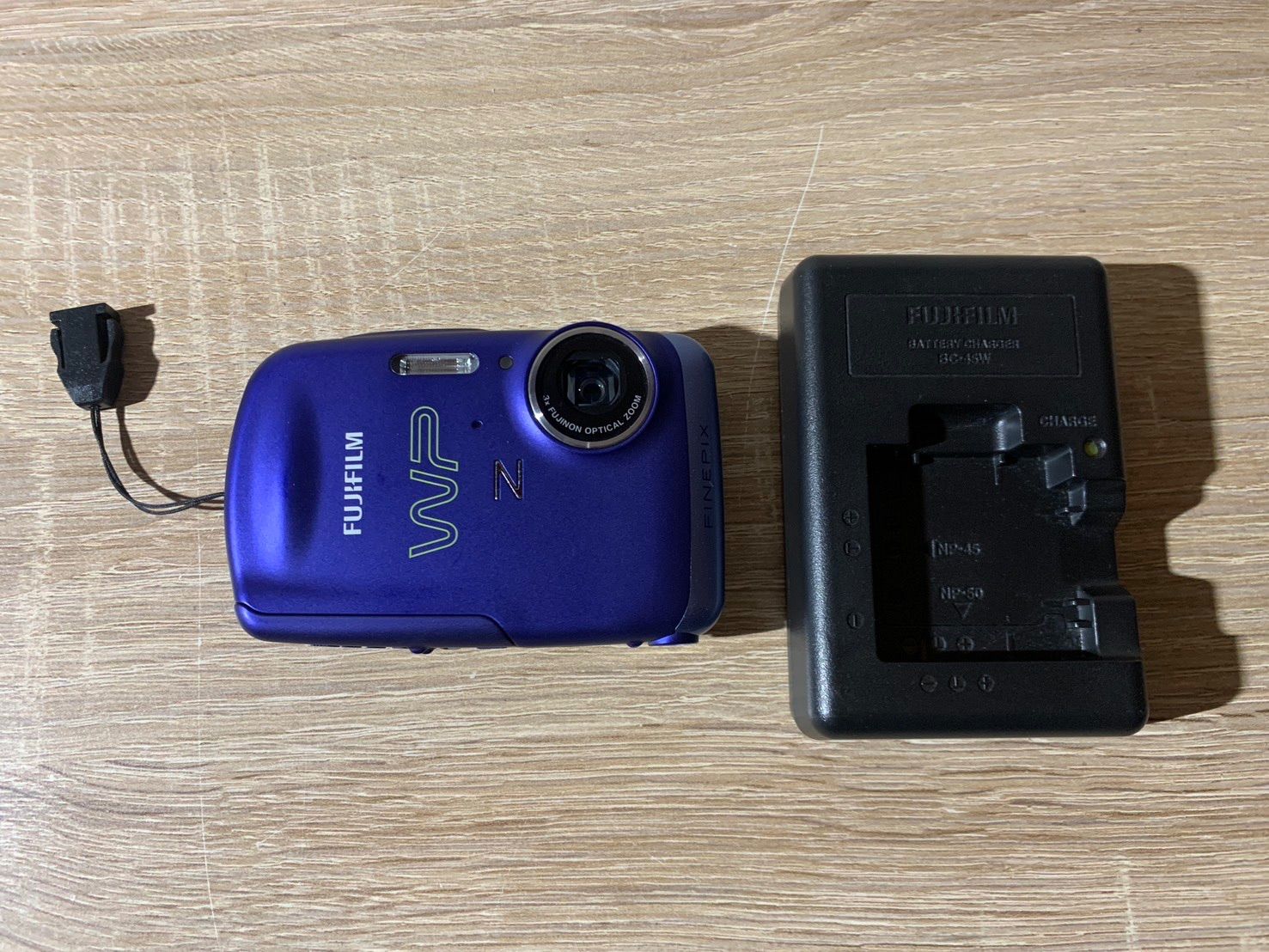 7784 FUJIFILM FINEPIX Z33 WP ブルー デジカメ 動作確認済み 美品