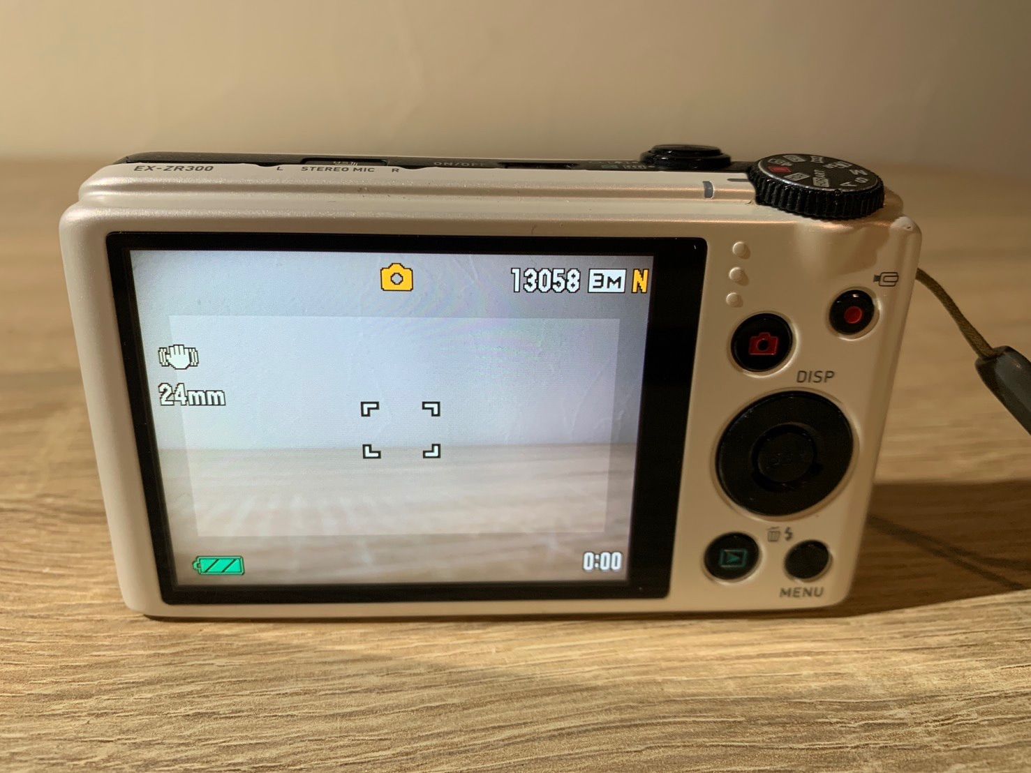 7876 Casio EXILIM EX-ZR300 ホワイト デジカメ ジャンク品 - メルカリ