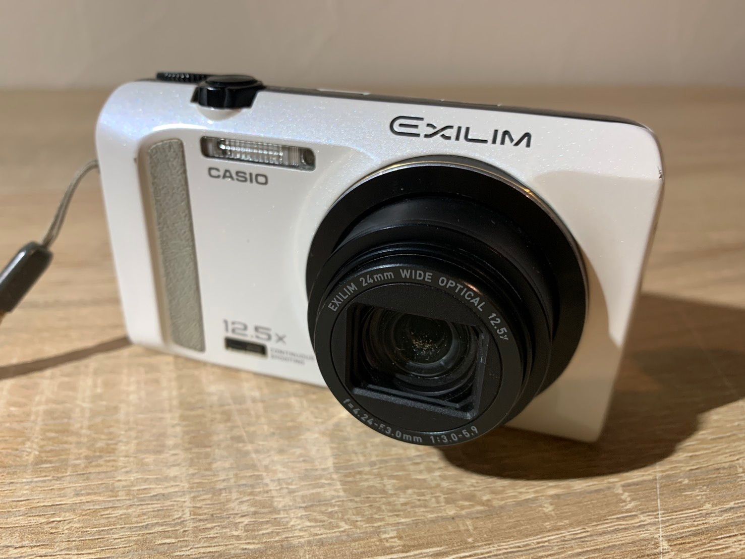 7877 Casio EXILIM EX-ZR200 ホワイト デジカメ 動作確認済み - メルカリ