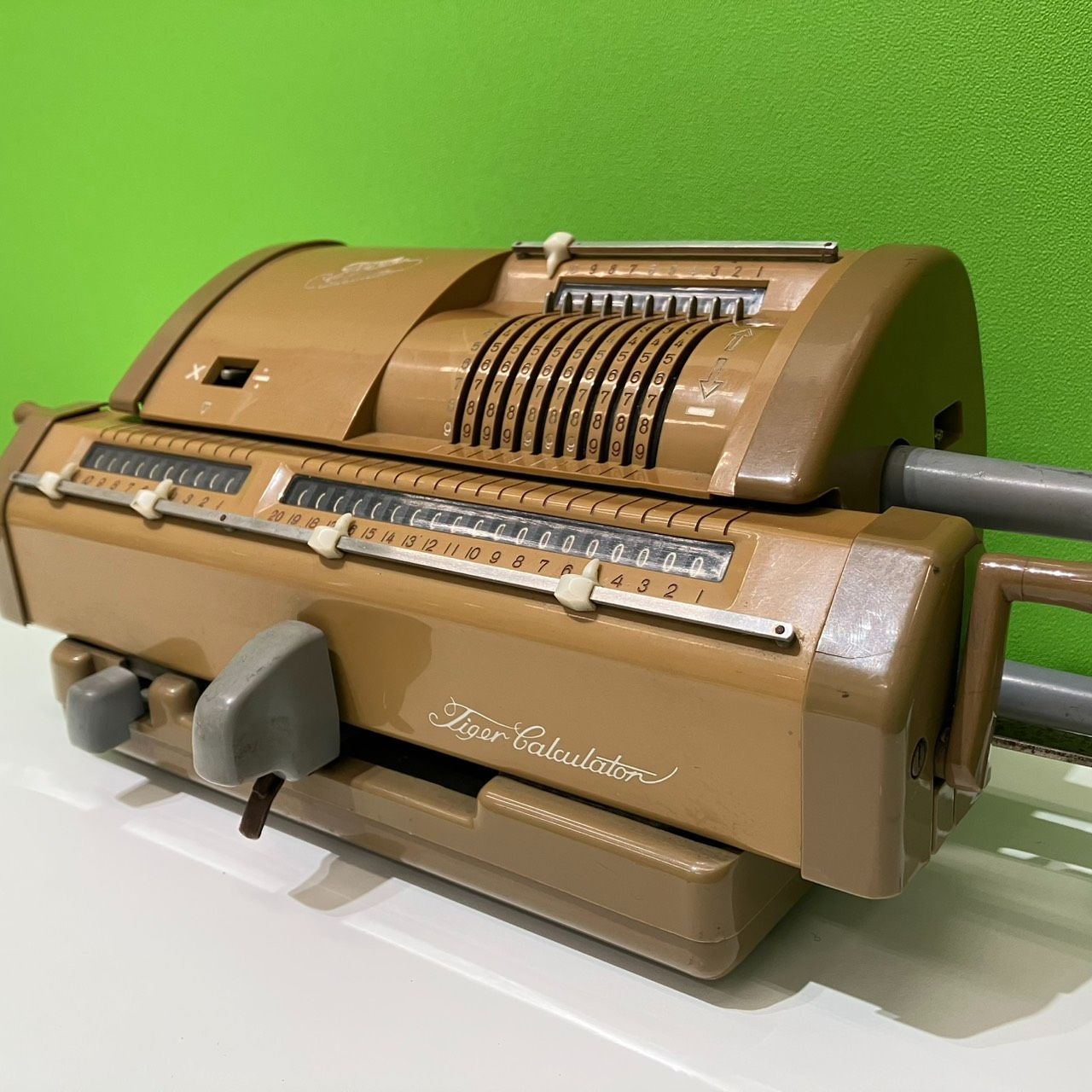 Tiger Calculator タイガー 手動計算機 昭和レトロ アンティーク 長】TIGER タイガー カリキュレーター 手動計算機 手回し計算機 昭和