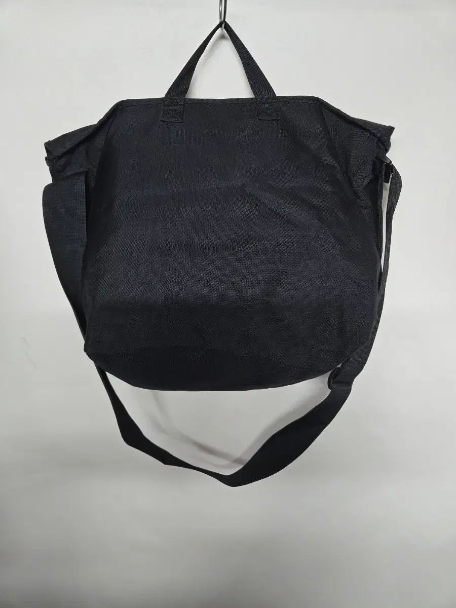 Carhartt カーハート ブラック メッセンジャーバッグ クロスバック