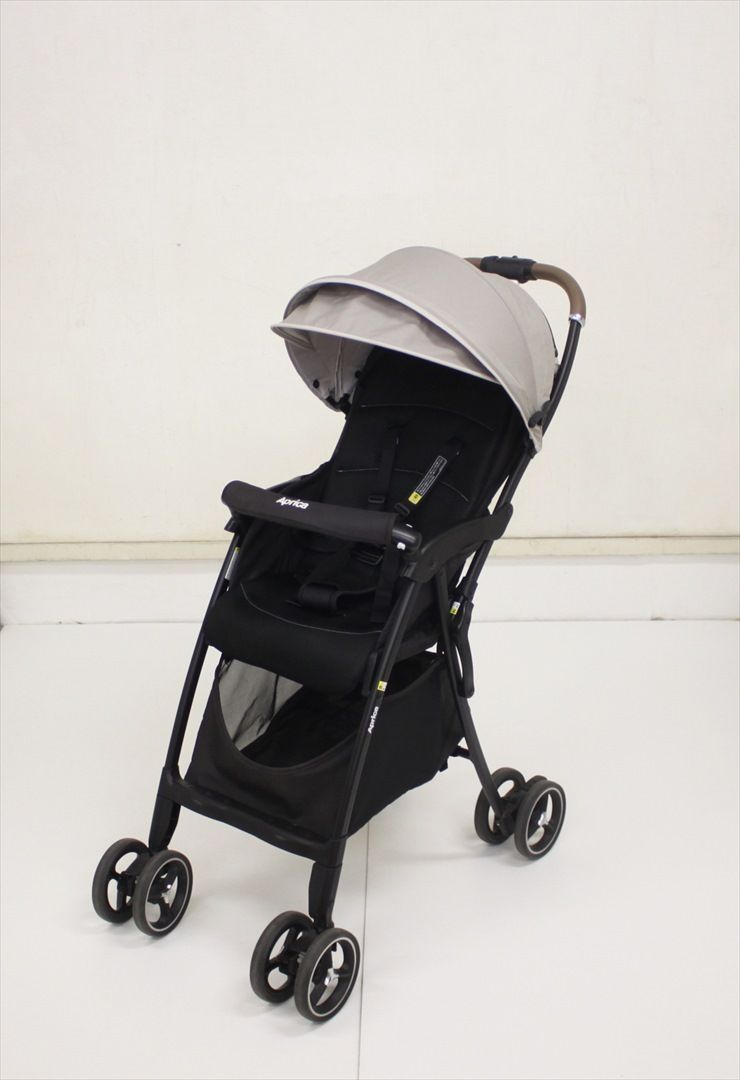 美品 マジカルエアー クッション AD ベージュ 2157210 アップリカ 軽量