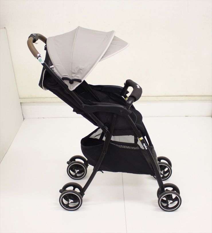 美品 マジカルエアー クッション AD ベージュ 2157210 アップリカ 軽量