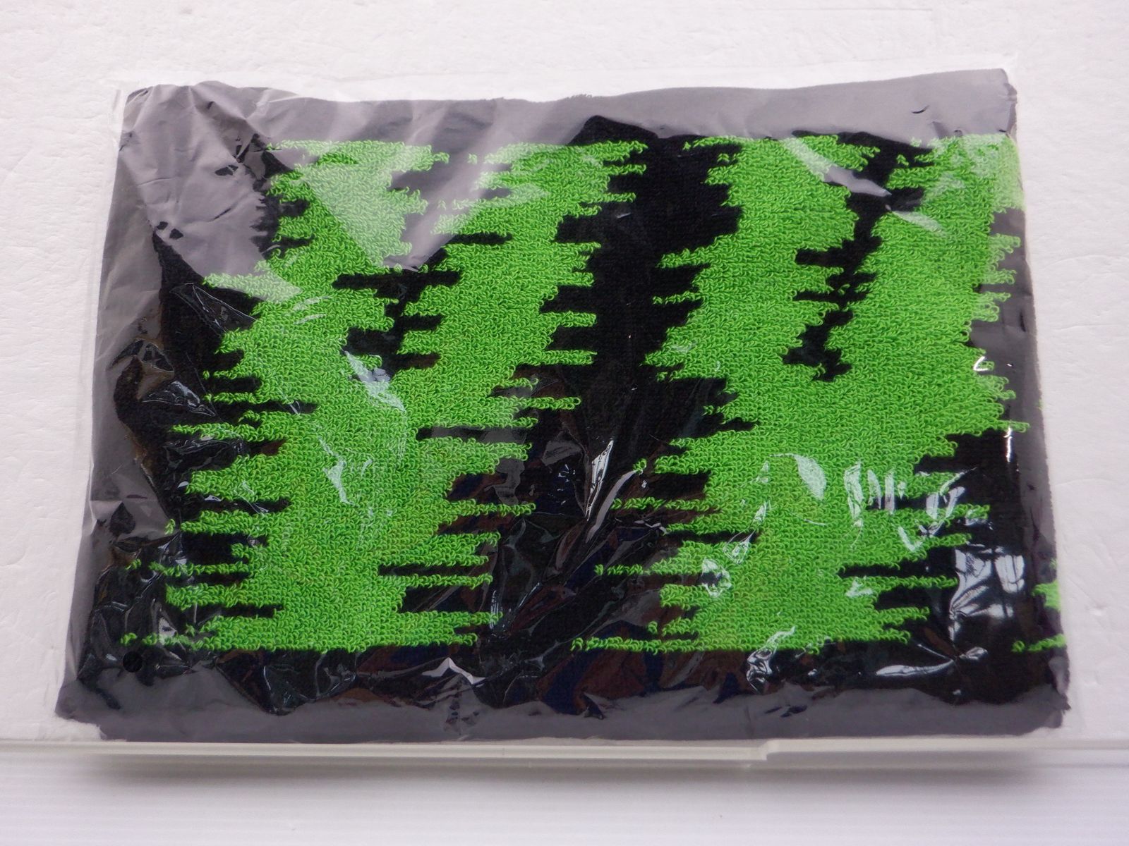 SixTONES タオル VVS マフラータオル - メルカリ