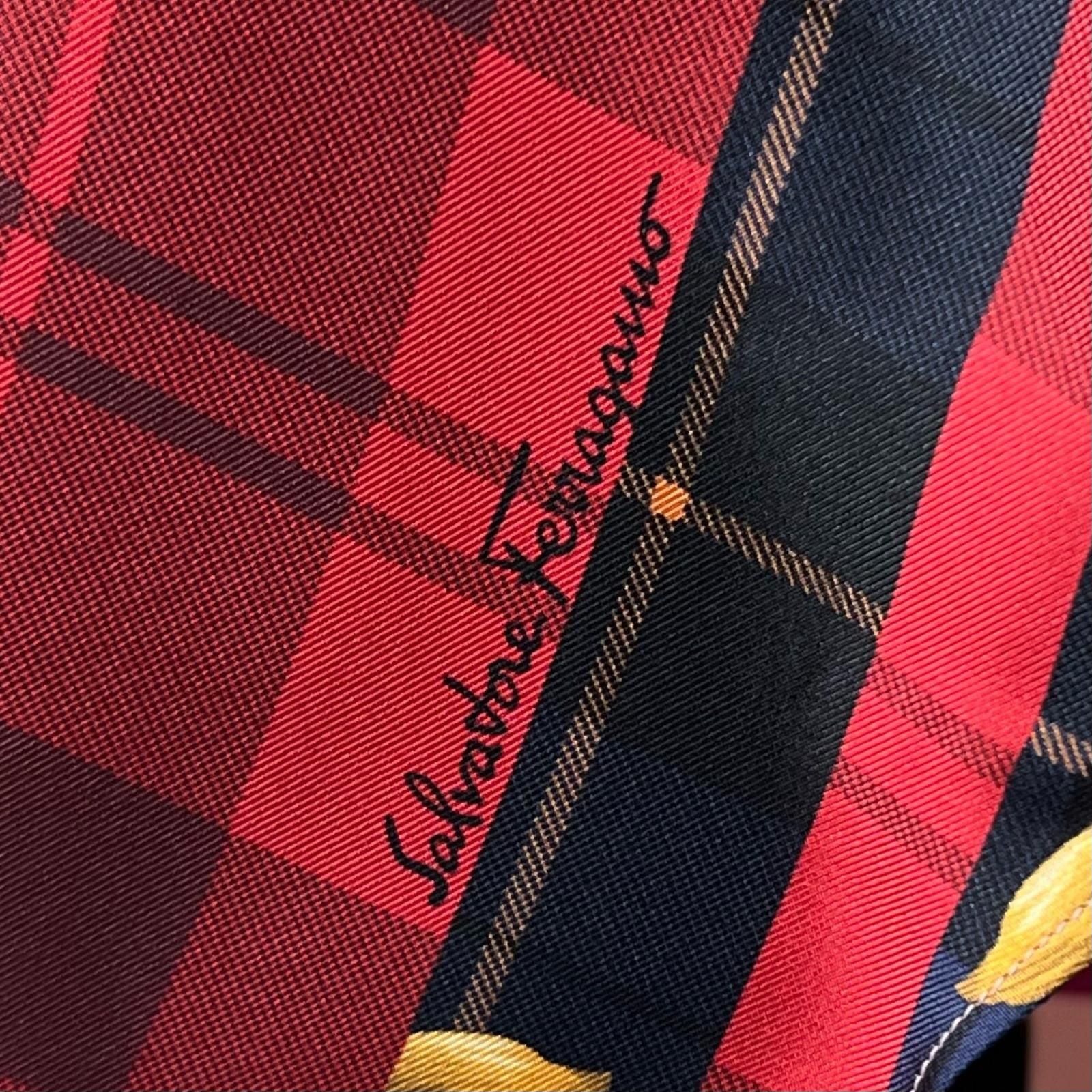 未使用品△Salvatore Ferragamo サルヴァトーレフェラガモ シルク100