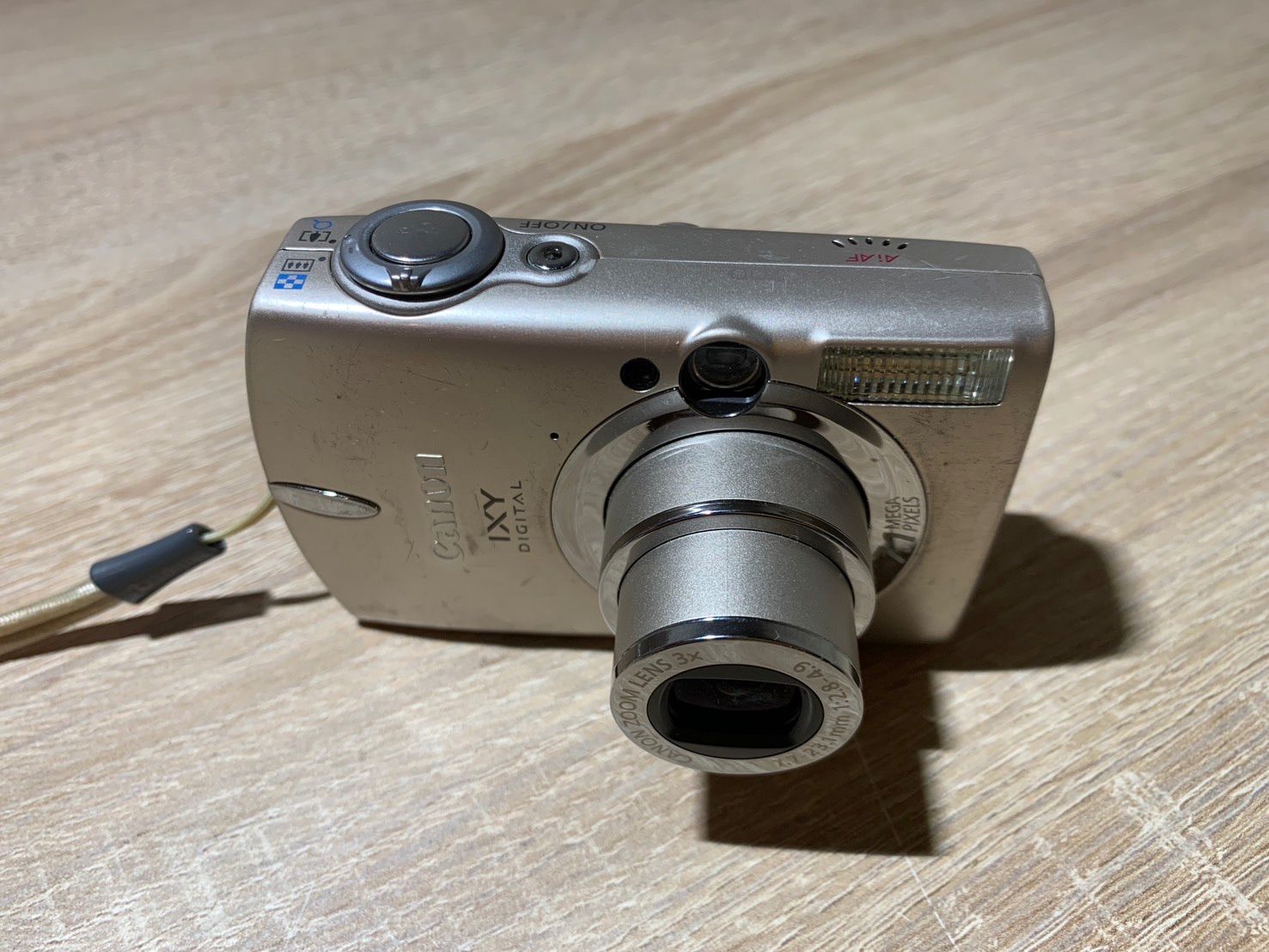 7894 Canon IXY DIGITAL 700 サテンベージュ デジカメ ジャンク品