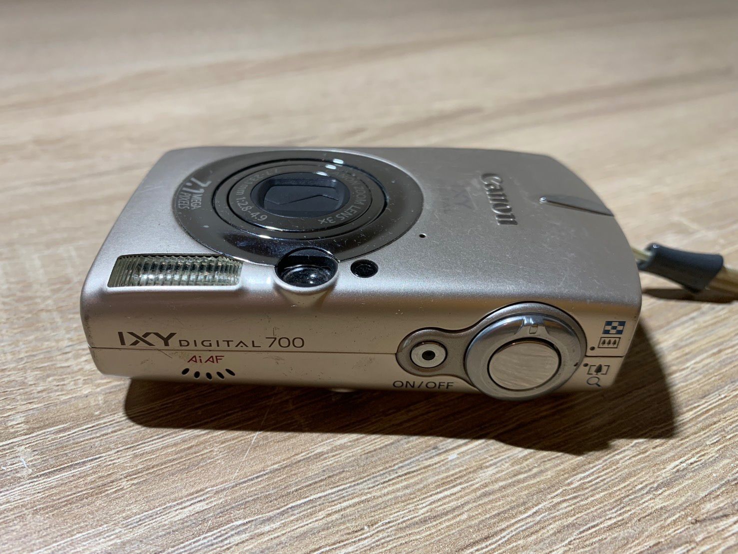 7894 Canon IXY DIGITAL 700 サテンベージュ デジカメ ジャンク品