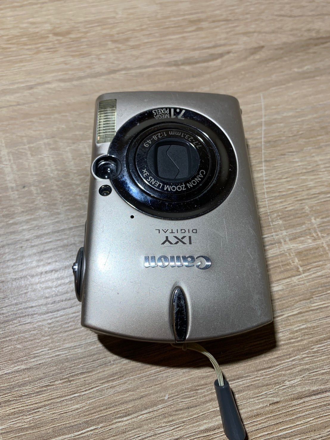 7894 Canon IXY DIGITAL 700 サテンベージュ デジカメ ジャンク品