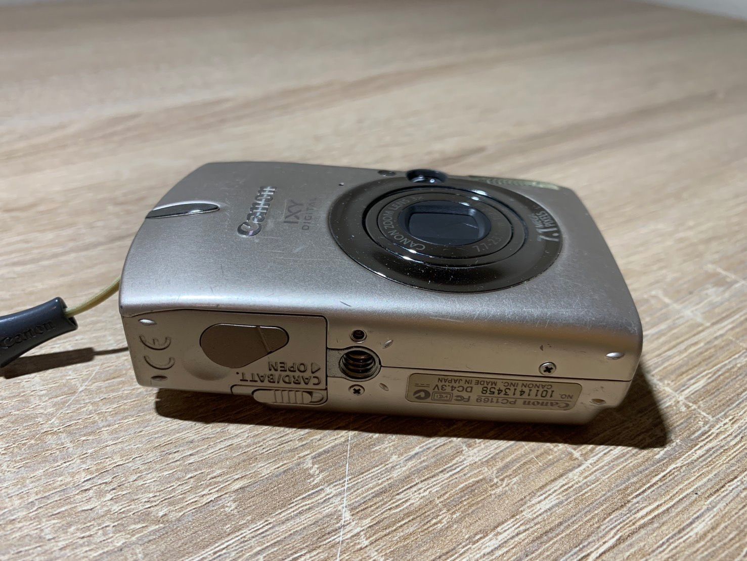 7894 Canon IXY DIGITAL 700 サテンベージュ デジカメ ジャンク品