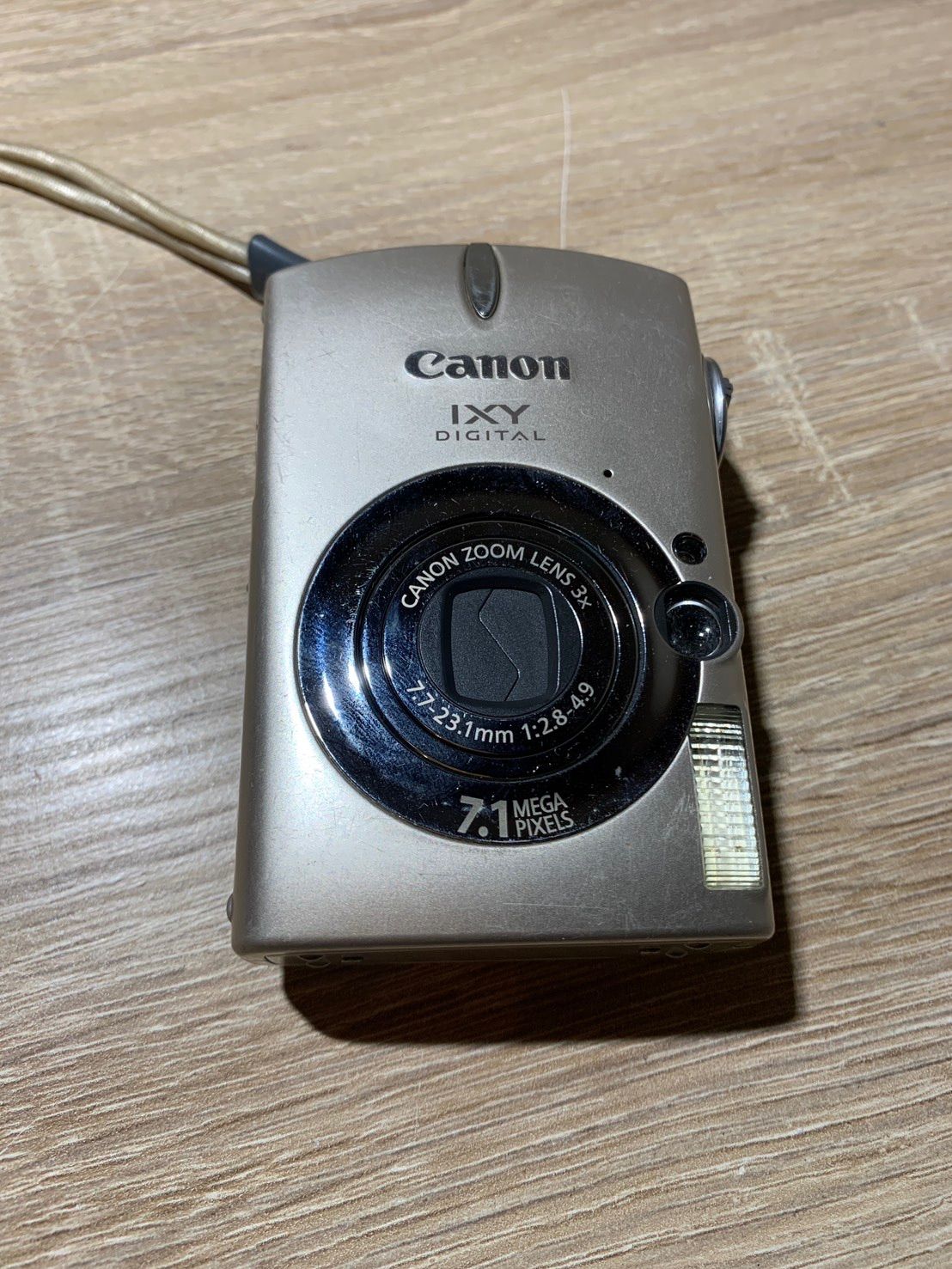 7894 Canon IXY DIGITAL 700 サテンベージュ デジカメ ジャンク品