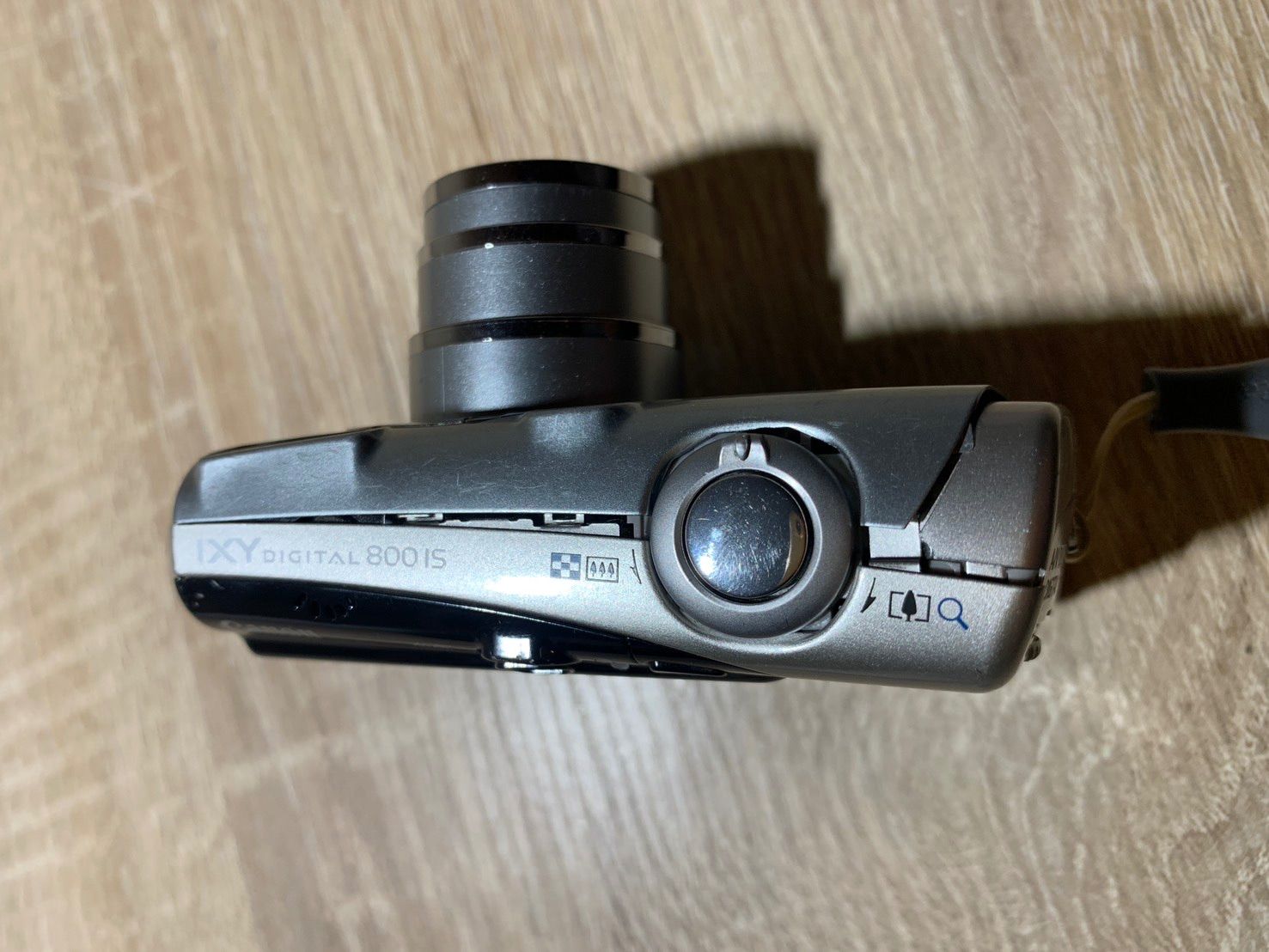 7895 Canon IXY DIGITAL 800 IS シルバー デジカメ 動作確認済み