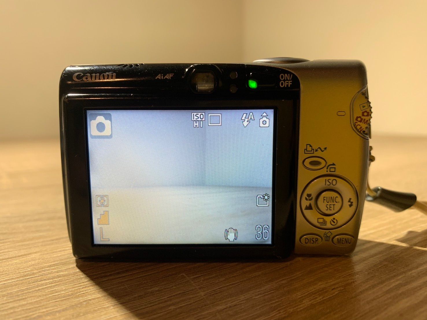 7895 Canon IXY DIGITAL 800 IS シルバー デジカメ 動作確認済み