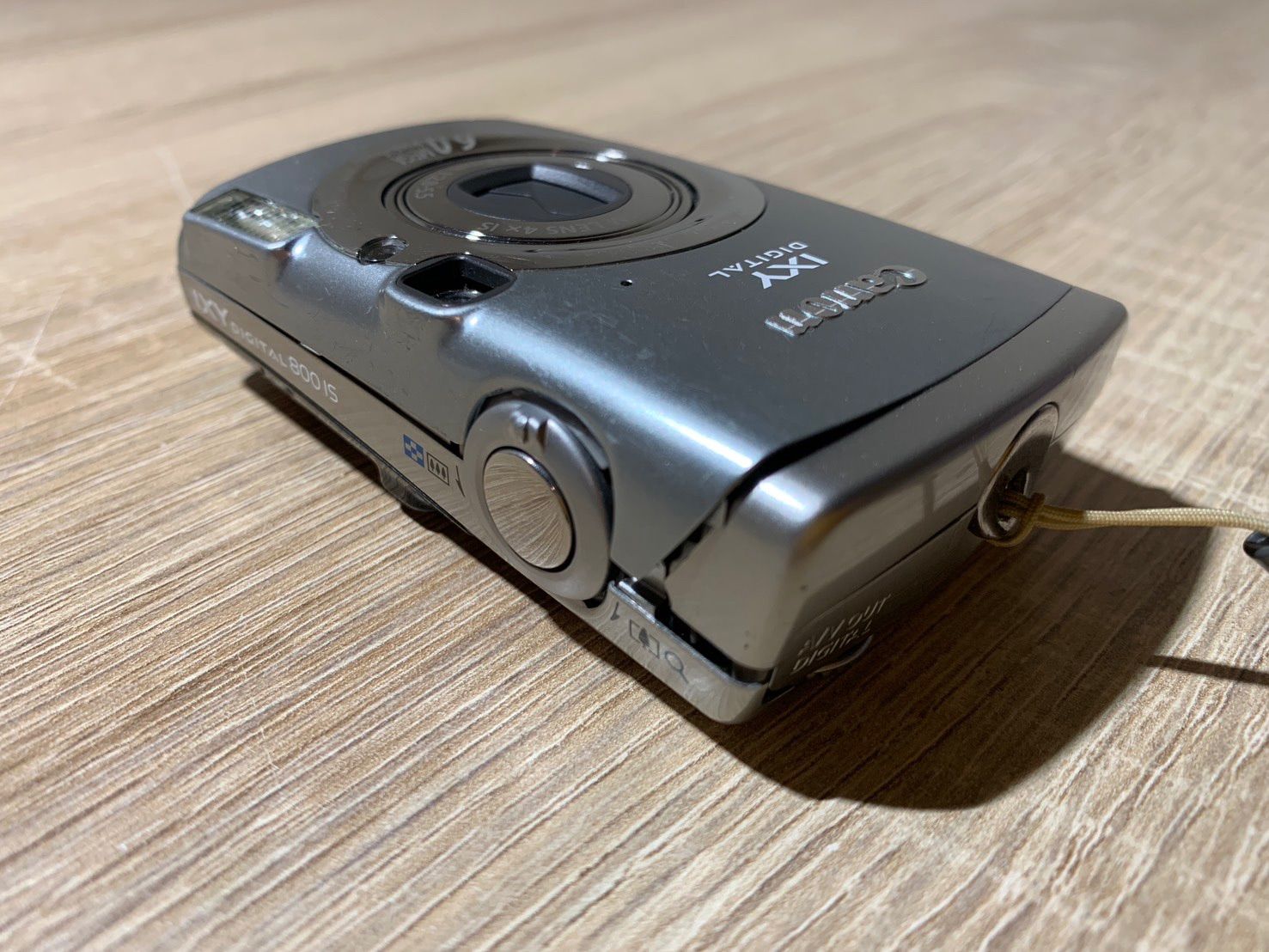 7895 Canon IXY DIGITAL 800 IS シルバー デジカメ 動作確認済み