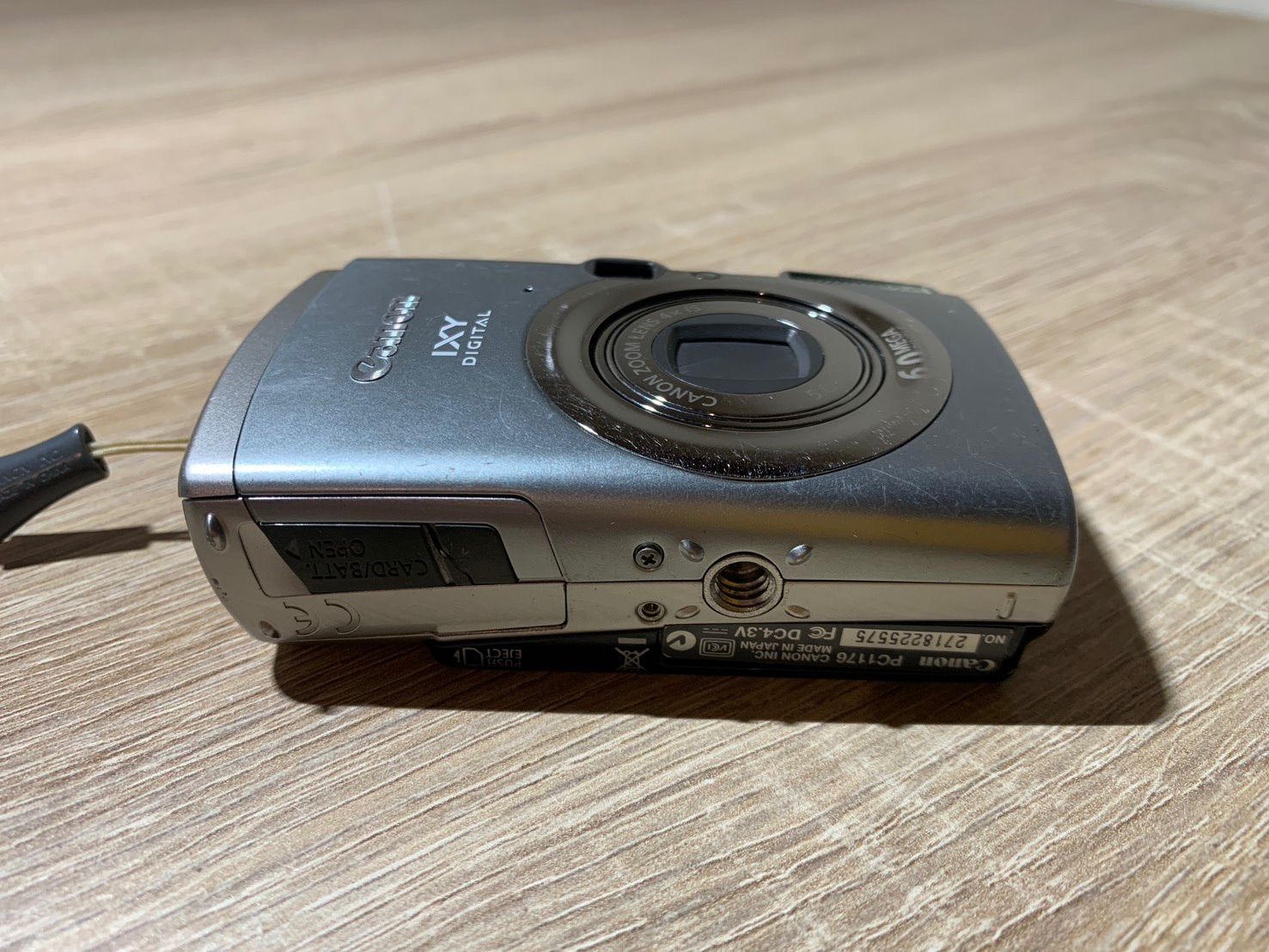 7895 Canon IXY DIGITAL 800 IS シルバー デジカメ 動作確認済み