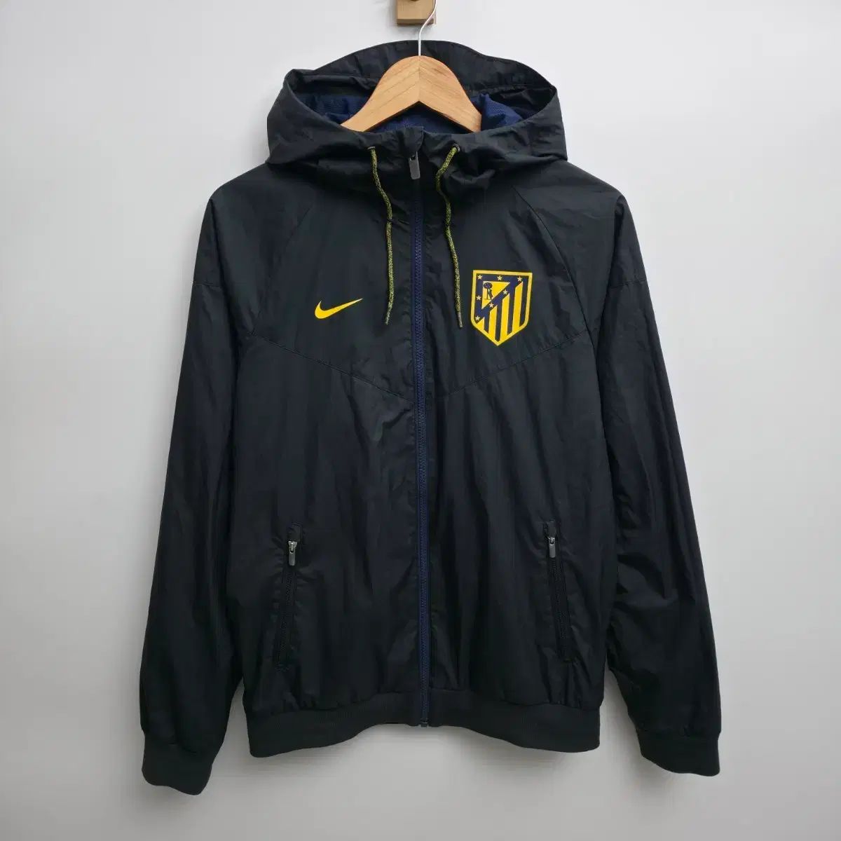 Nike アトレティコ・マドリード ウィンドブレーカー Mサイズ S NIKE アトレティコ・マドリード ウィンドブレーカー ブラック - メルカリ