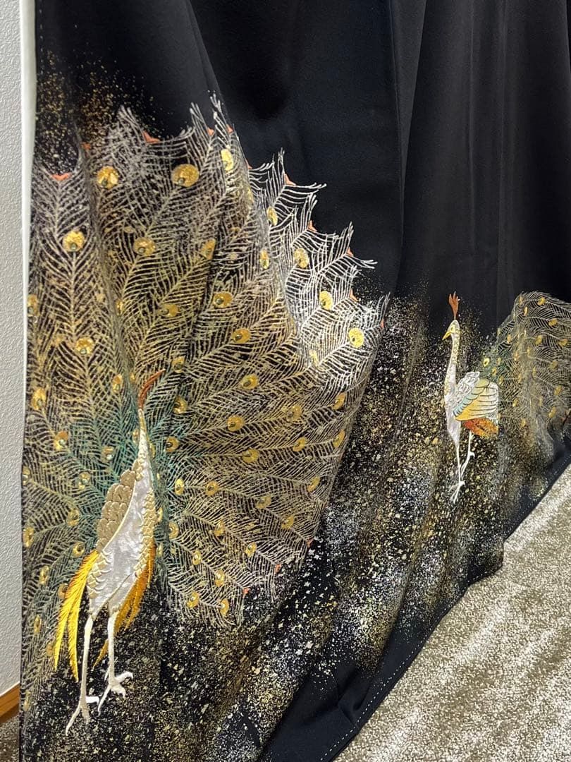 黒留袖 金彩 金糸 孔雀 比翼仕立て 正絹 A180 - メルカリ