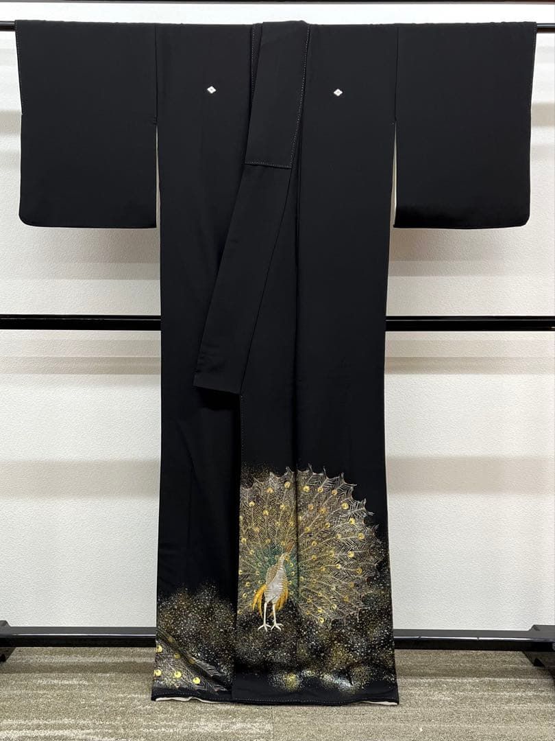黒留袖 金彩 金糸 孔雀 比翼仕立て 正絹 A180 - メルカリ