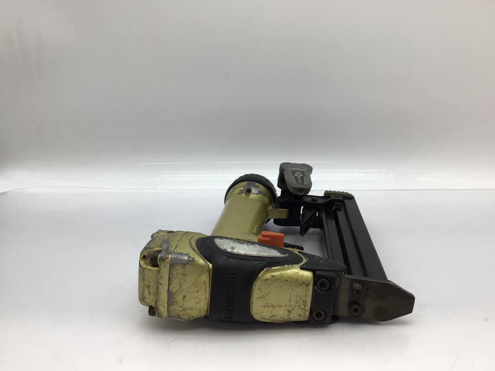  品 HITACHI|日立 N 2504 HM 25 mm高圧タッカー IT_83 WYO 知立 M 04 ネジ締め工具 釘打機 エアーツール