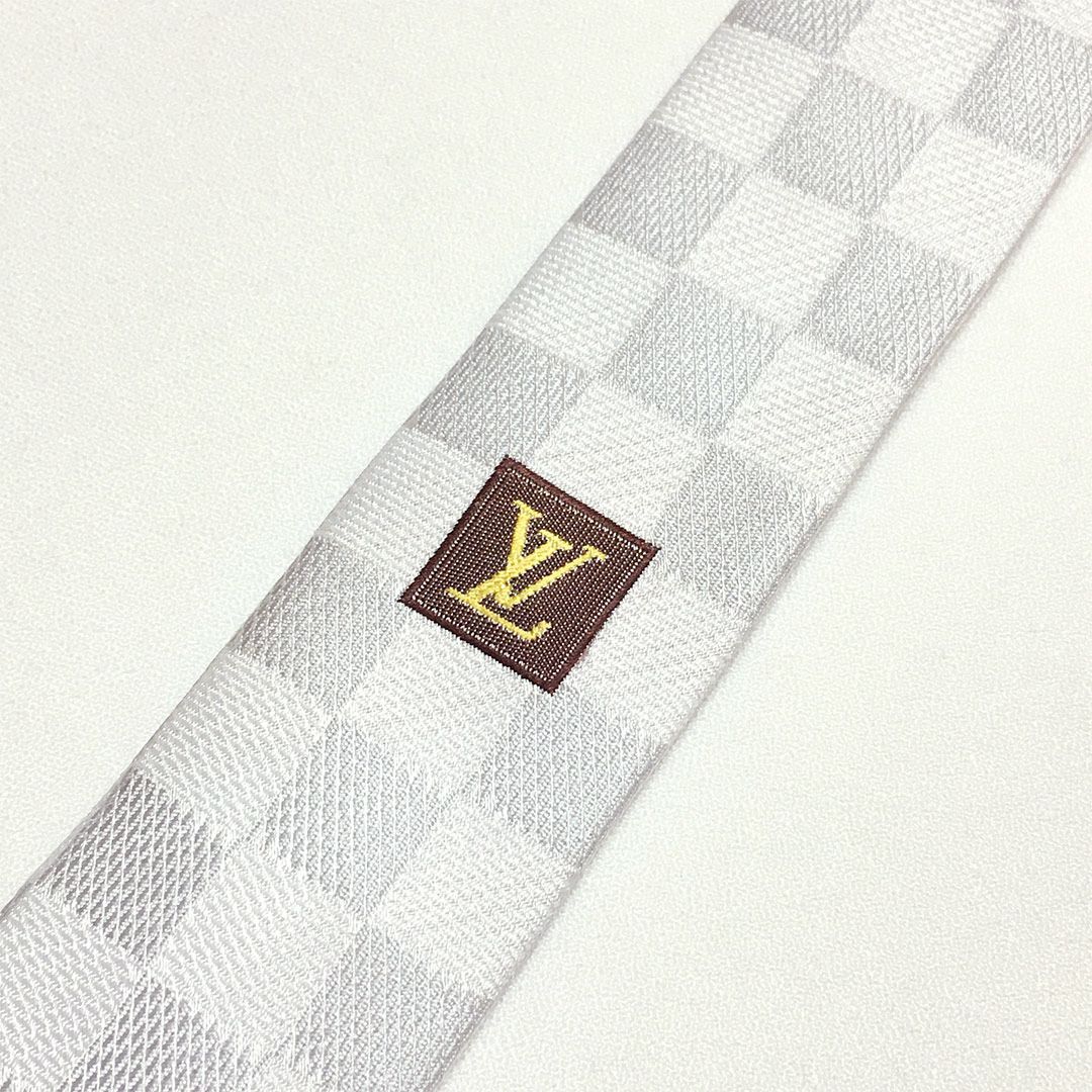 未使用級 ルイヴィトン Louis Vuitton ネクタイ シルク100% ホワイト