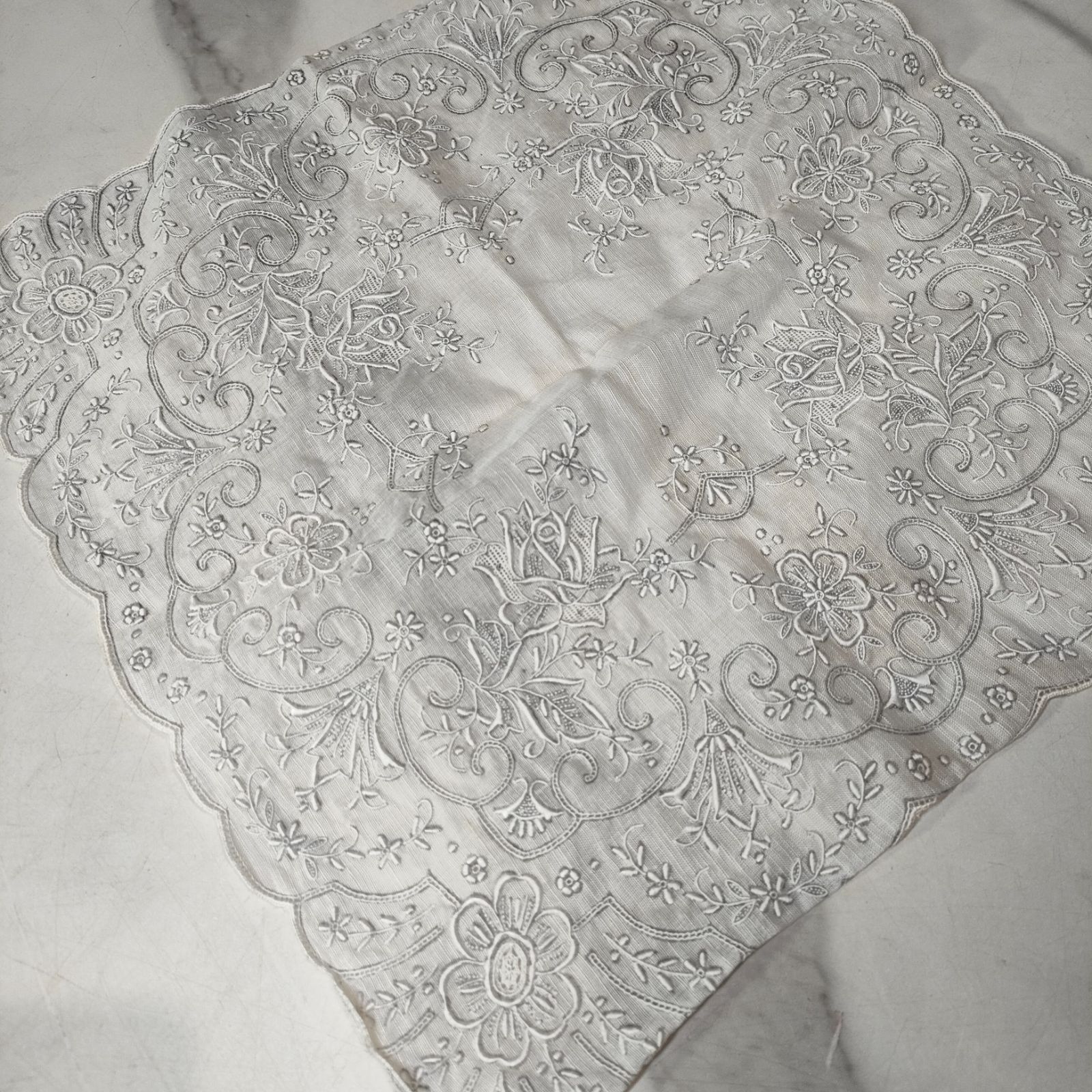 お値下げ　スワトウ　汕頭　刺繍　ハンカチ ⑮【美品】スワトウ SWATOW 汕頭 ハンカチ アンティーク 手刺繍 LINEN