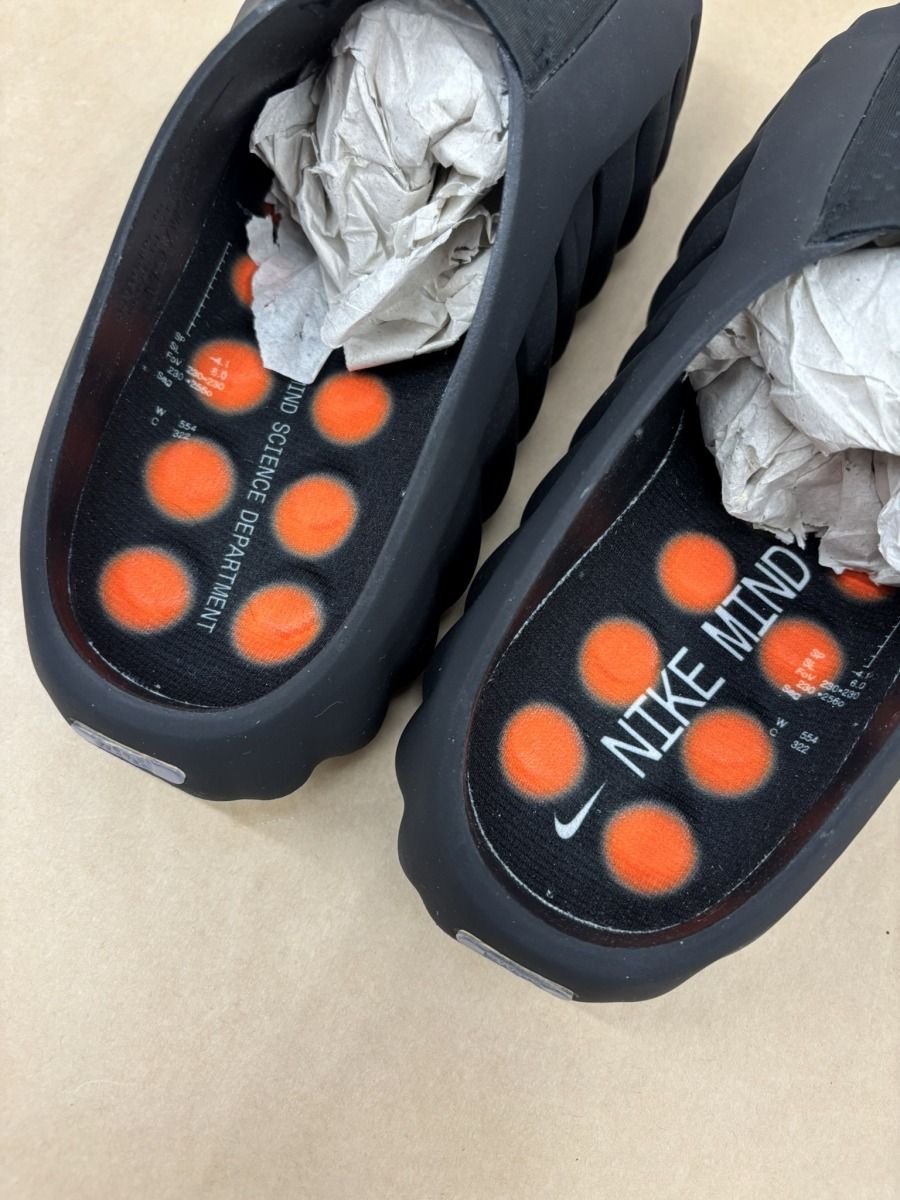 NIKE MIND 001 MULES ”Black HyperCrimson White Chrome” HQ4307-001