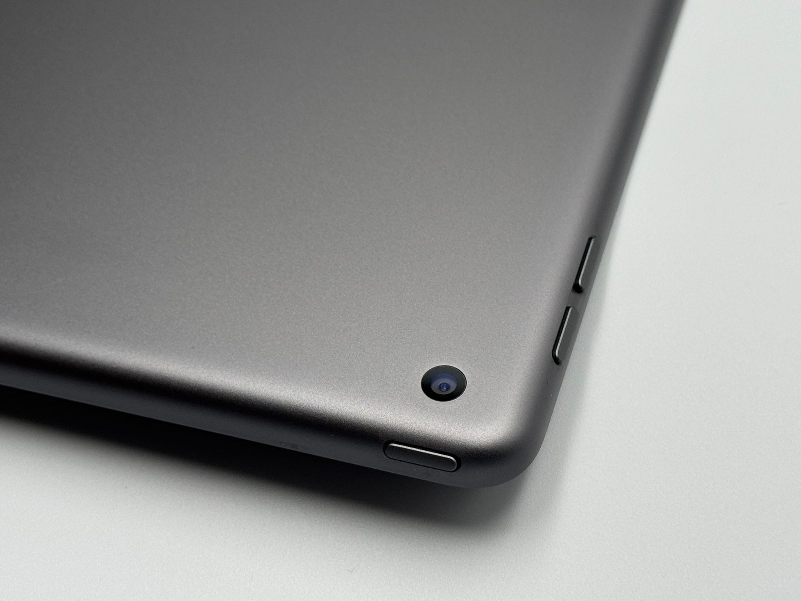 中古B】iPad 第8世代 32GB スペースグレー Wi-Fi バッテリー【77