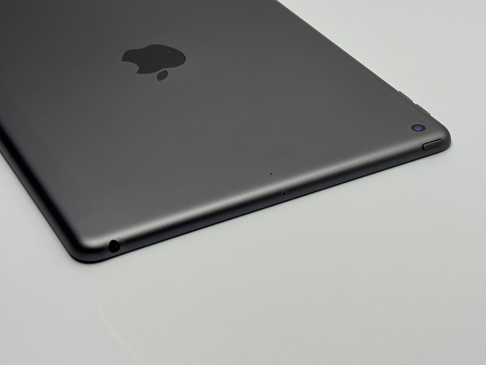 中古B】iPad 第8世代 32GB スペースグレー Wi-Fi バッテリー【77