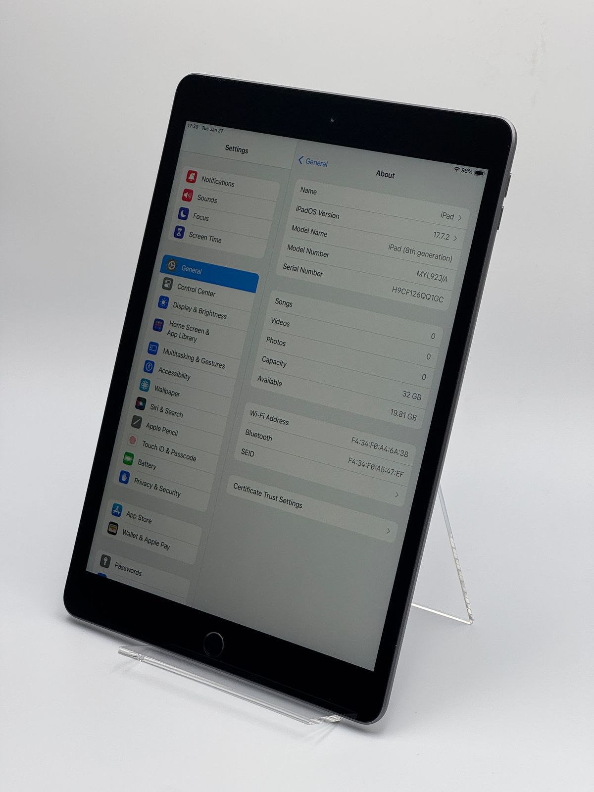 中古B】iPad 第8世代 32GB スペースグレー Wi-Fi バッテリー【77