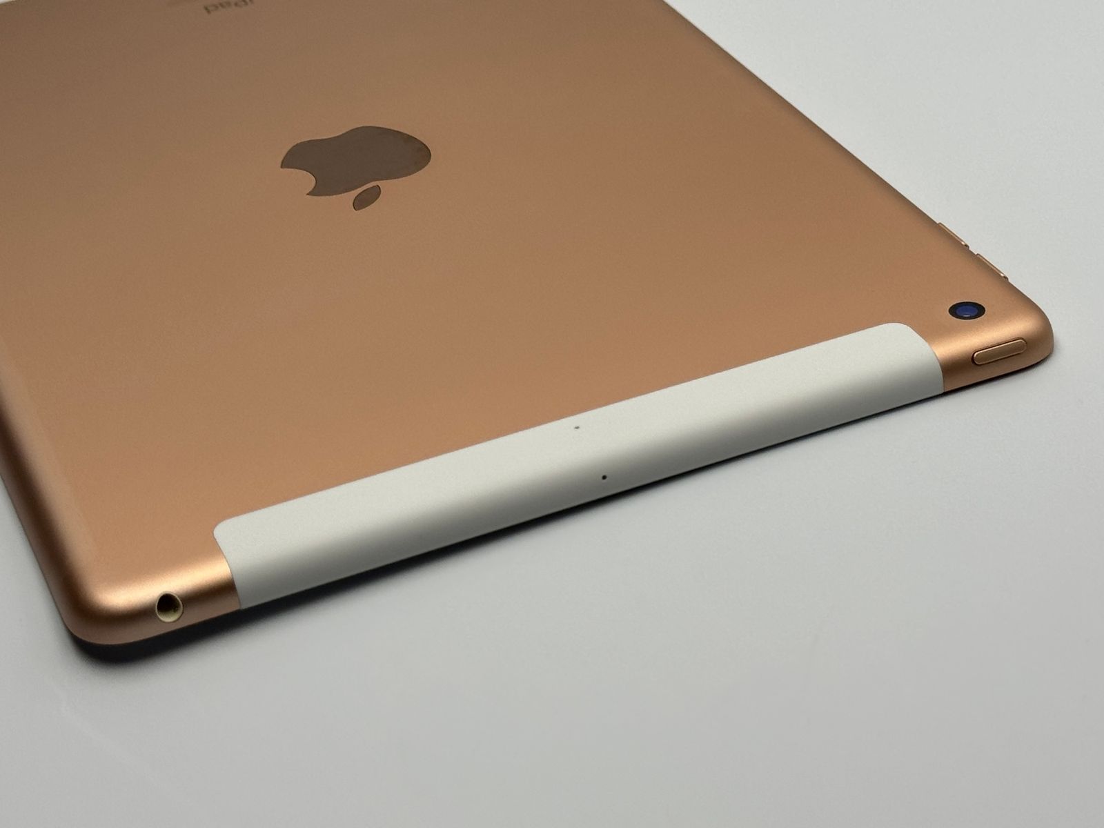 【超美品,バッテリー100%】 iPad 第8世代Wi-Fi＋Cellular バッテリー100% iPad第8世代 32GB Cellular SIMフリー Amazon.co.jp