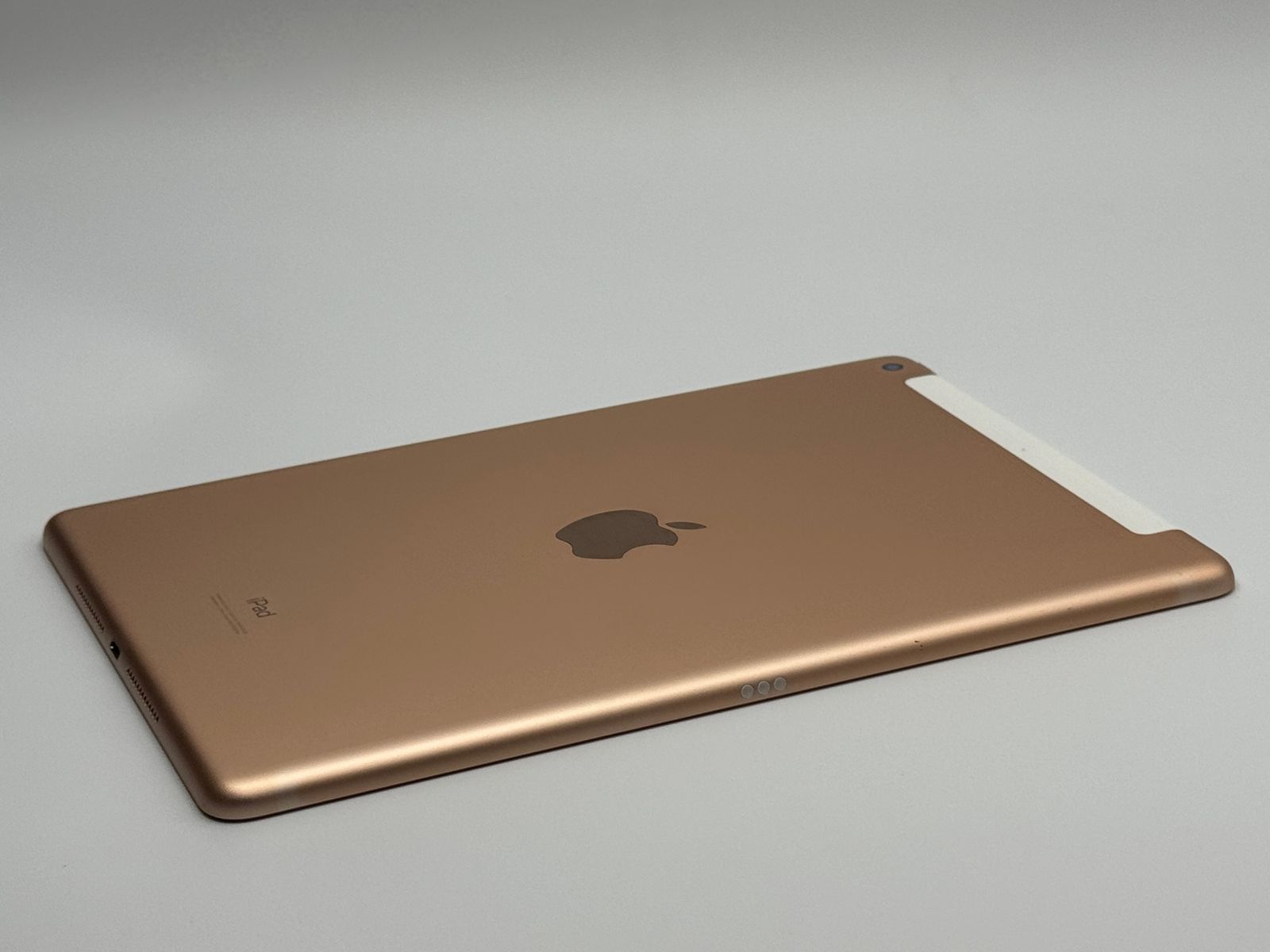 「箱付」Apple Ipad 第8世代 32GB バテッリー容量83% ゴールド 中古B】iPad 第8世代 32GB ゴールド wifi+Cellular バッテリー【83