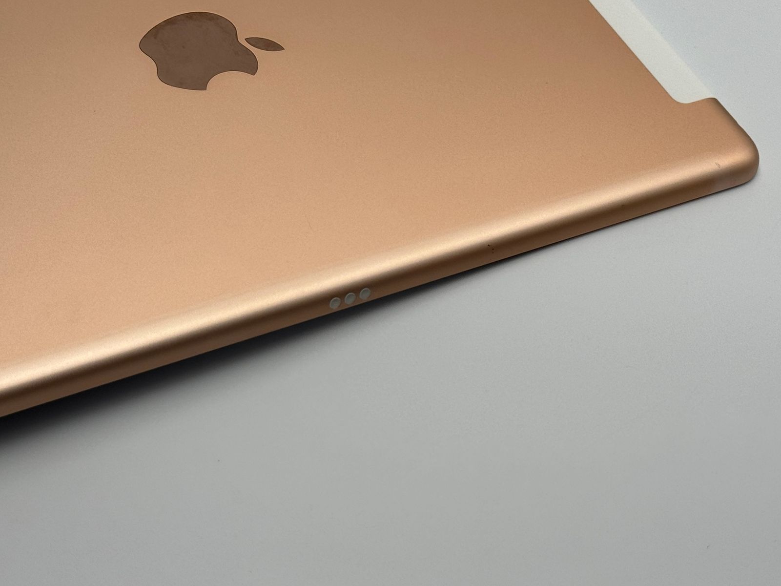 中古B】iPad 第8世代 32GB ゴールド wifi+Cellular バッテリー【83