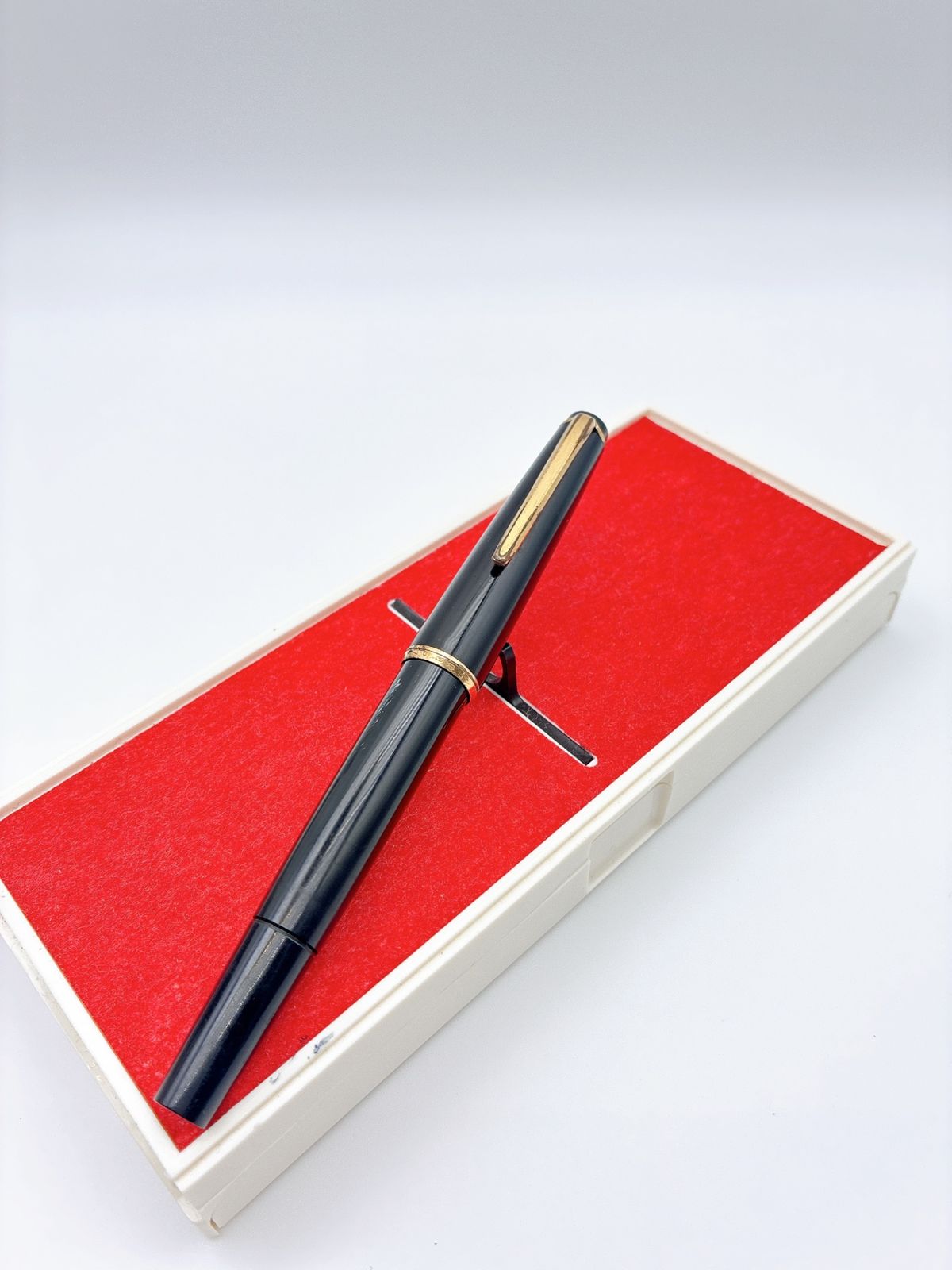 MONTBLANC/モンブラン No.32 万年筆 585/14K ブラック/ゴールド ヴィンテージ FC-rel012 MONTBLANC/モンブラン No.32 万年筆 585/14K ブラック/ゴールド