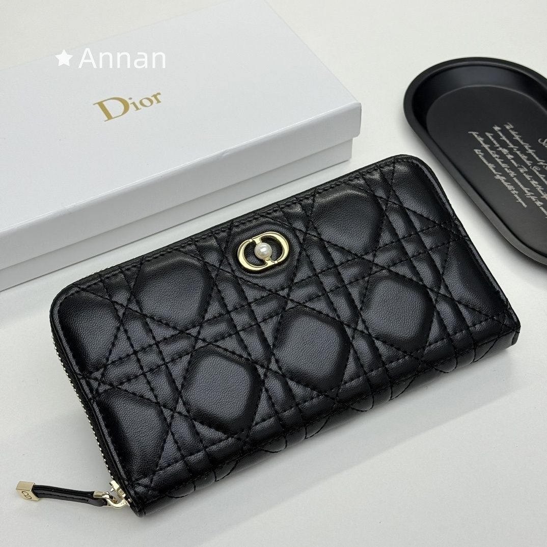 正規品Christian Dior 長財布　未使用に近い❣️ お洒落 即完売 Christian Dior クリスチャンディオール長財布 さいふ