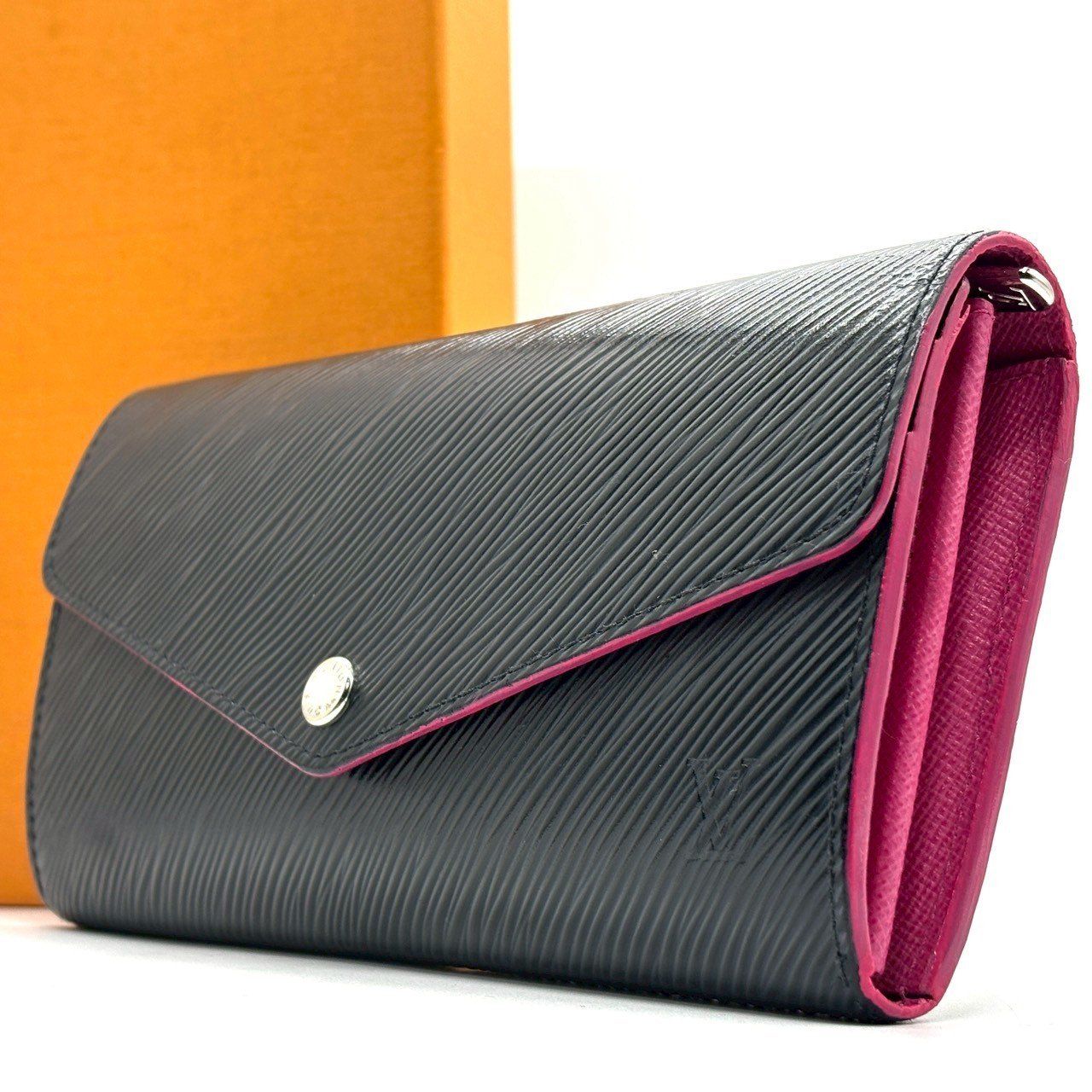 内側にだけ、私の色✨ LOUIS VUITTON 長財布 エピ ポルトフォイユサラ