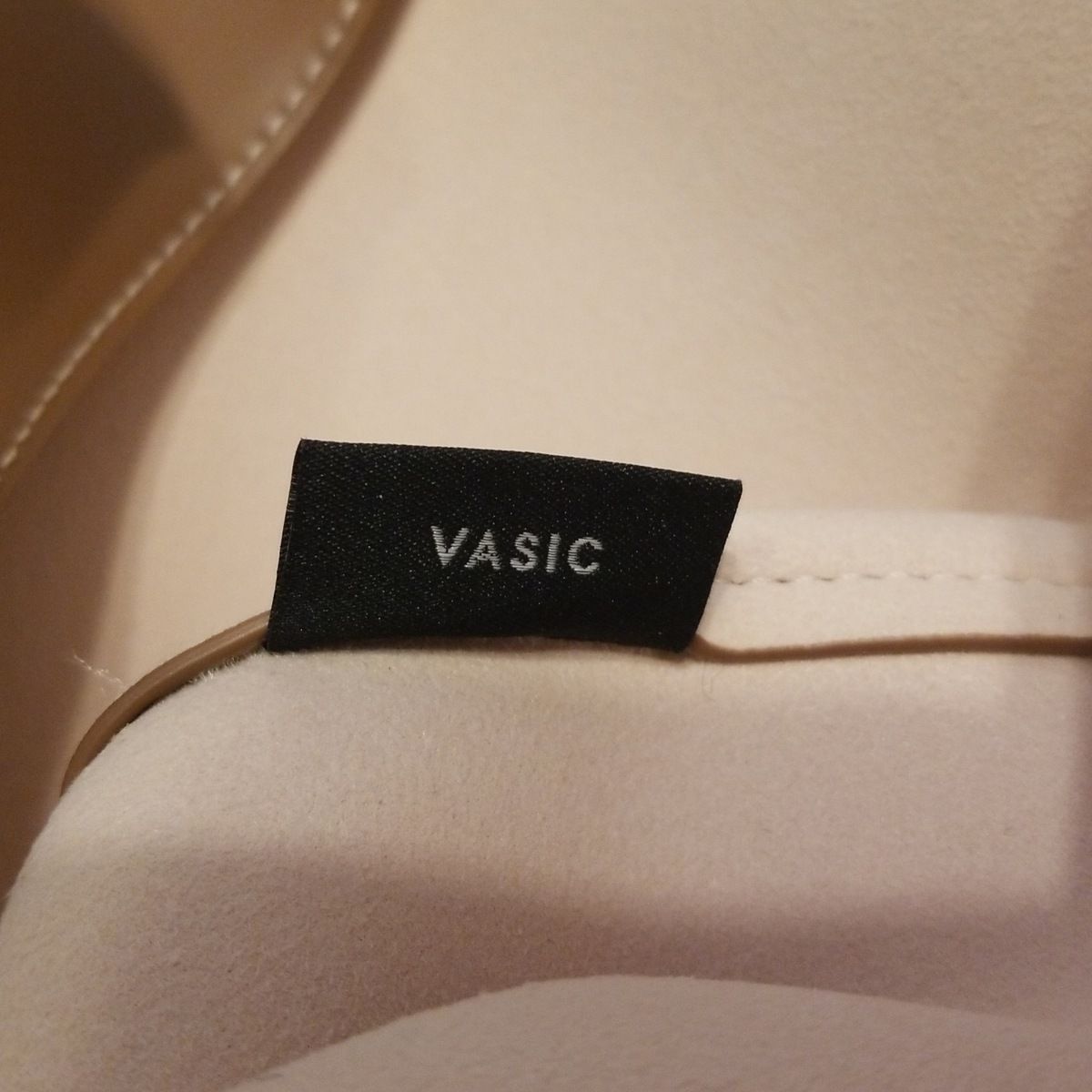 VASIC(ヴァジック) ショルダーバッグ - ブラウン レザー - メルカリ