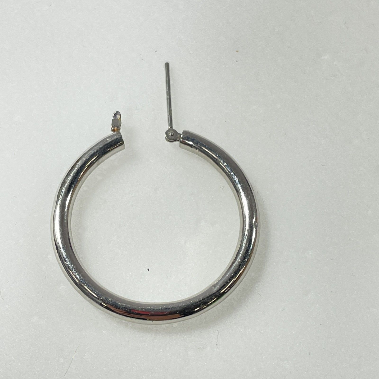 ☆ Pt900刻印 プラチナフープピアス 片耳ピアス ポスト刻印 直径約3