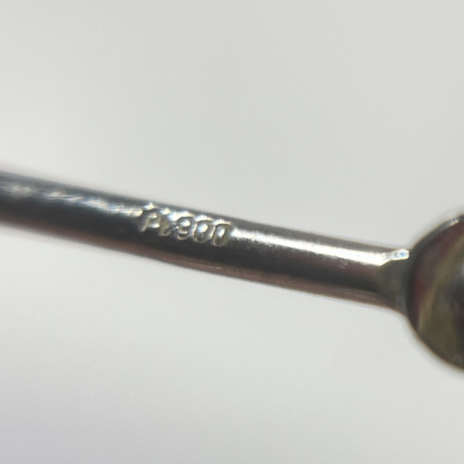 ☆ Pt900刻印 プラチナフープピアス 片耳ピアス ポスト刻印 直径約3