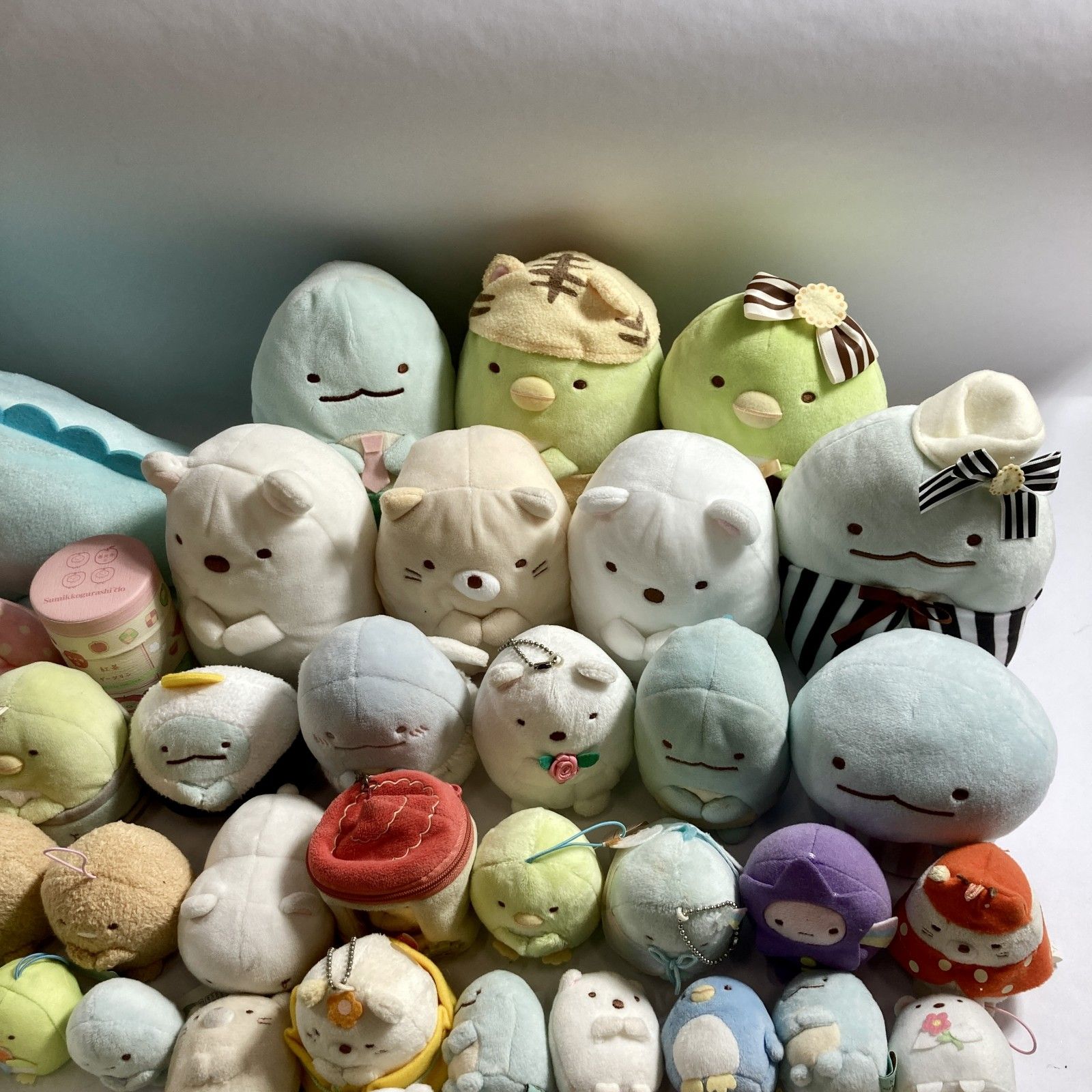  すみっコぐらし グッズ 大量 まとめ商品 ぬいぐるみ おもちゃ マスコット バッグ など とかげ ねこ とんかつ しろくま 3.45 kg その他 キャラクター玩具