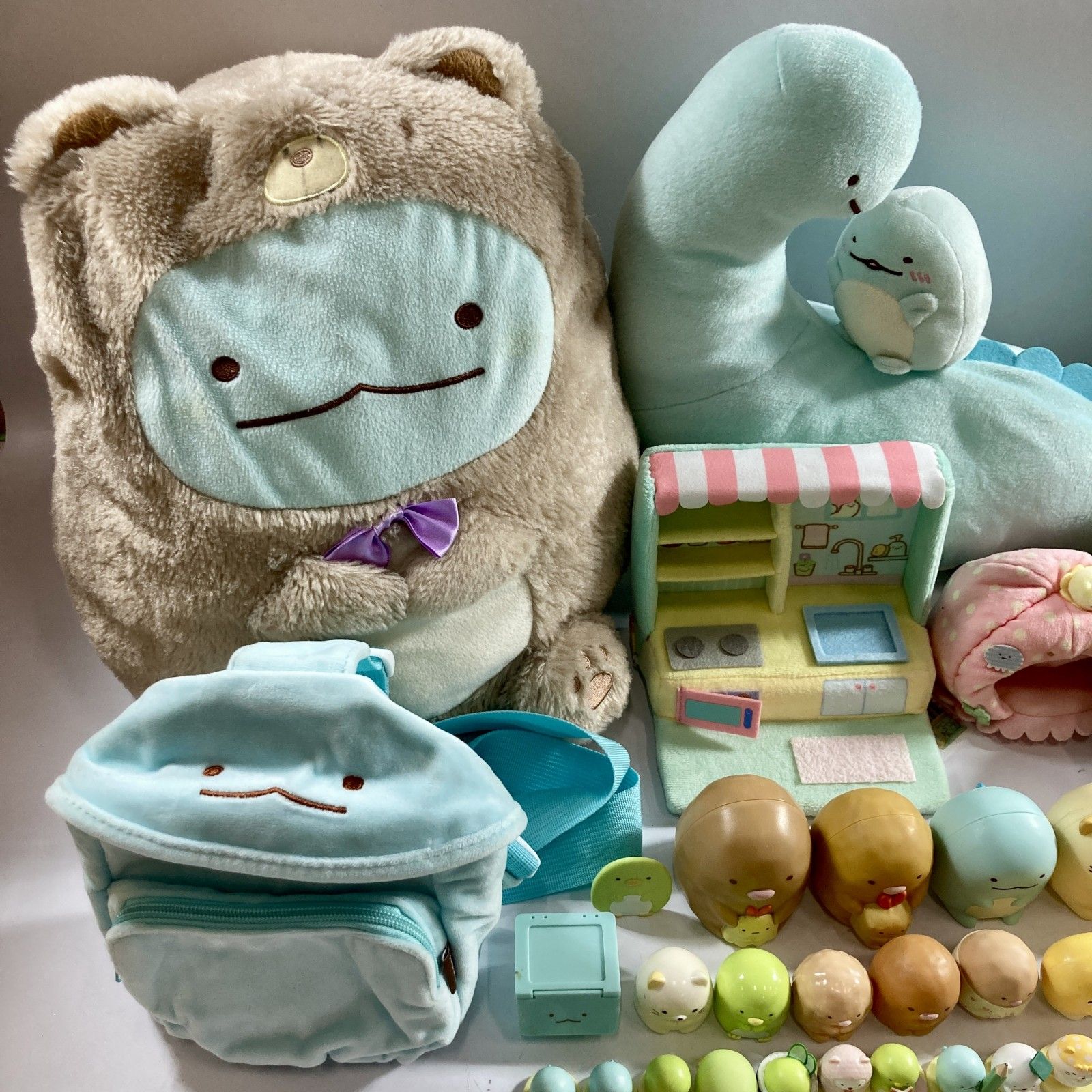 すみっコぐらし グッズ 大量 まとめ商品 ぬいぐるみ おもちゃ マスコット バッグ など とかげ ねこ とんかつ しろくま 3.45 kg