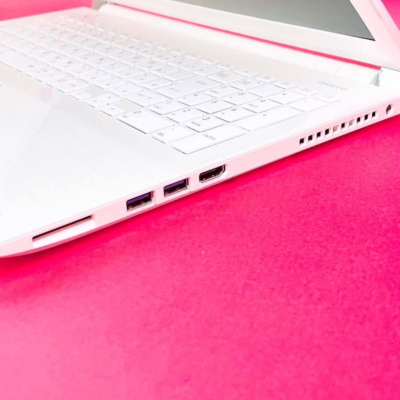 美品❣️特大容量1TB‼️メモリ8GB✨設定済みですぐ使える♪白ノートパソコン✨ 初期設定済みですぐ使える❣️たっぷり大容量1TB✨️高性能Corei7