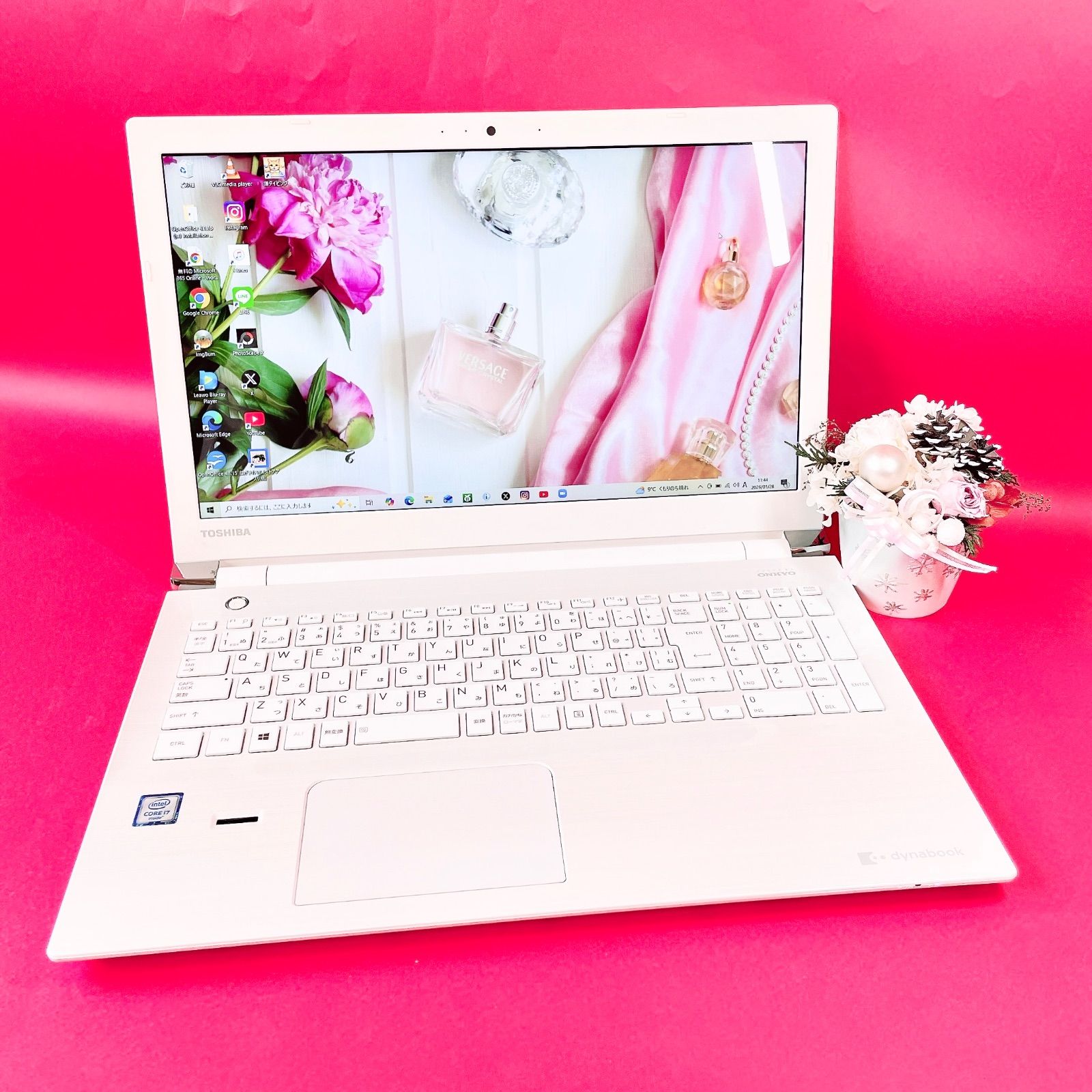 可愛い白❣️corei7✨️新品SSD✨️薄型ノートパソコン✨️オフィス付 Corei7✨️おしゃれ白ノートパソコン✨️Windows11カメラ付き