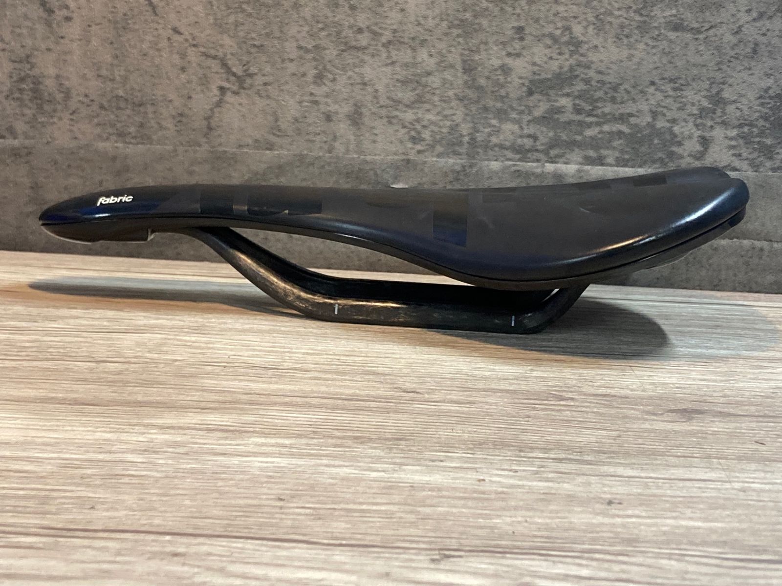 JU867 ファブリック fabric SCOOP SHALLOW PRO TEAM サドル 黒