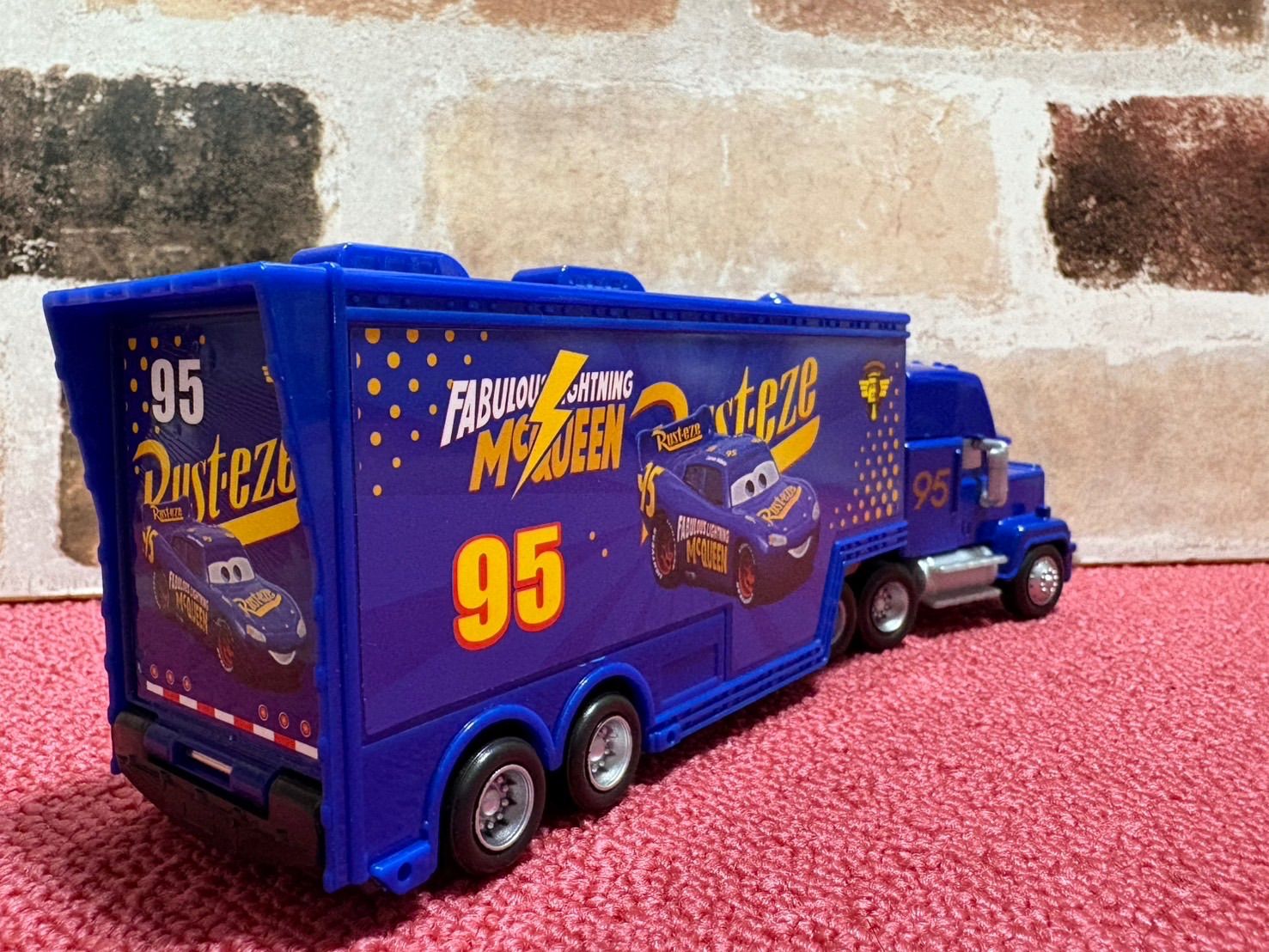 新品】カーズマックトラックトレーラー95Rust-ezeピストンカップ