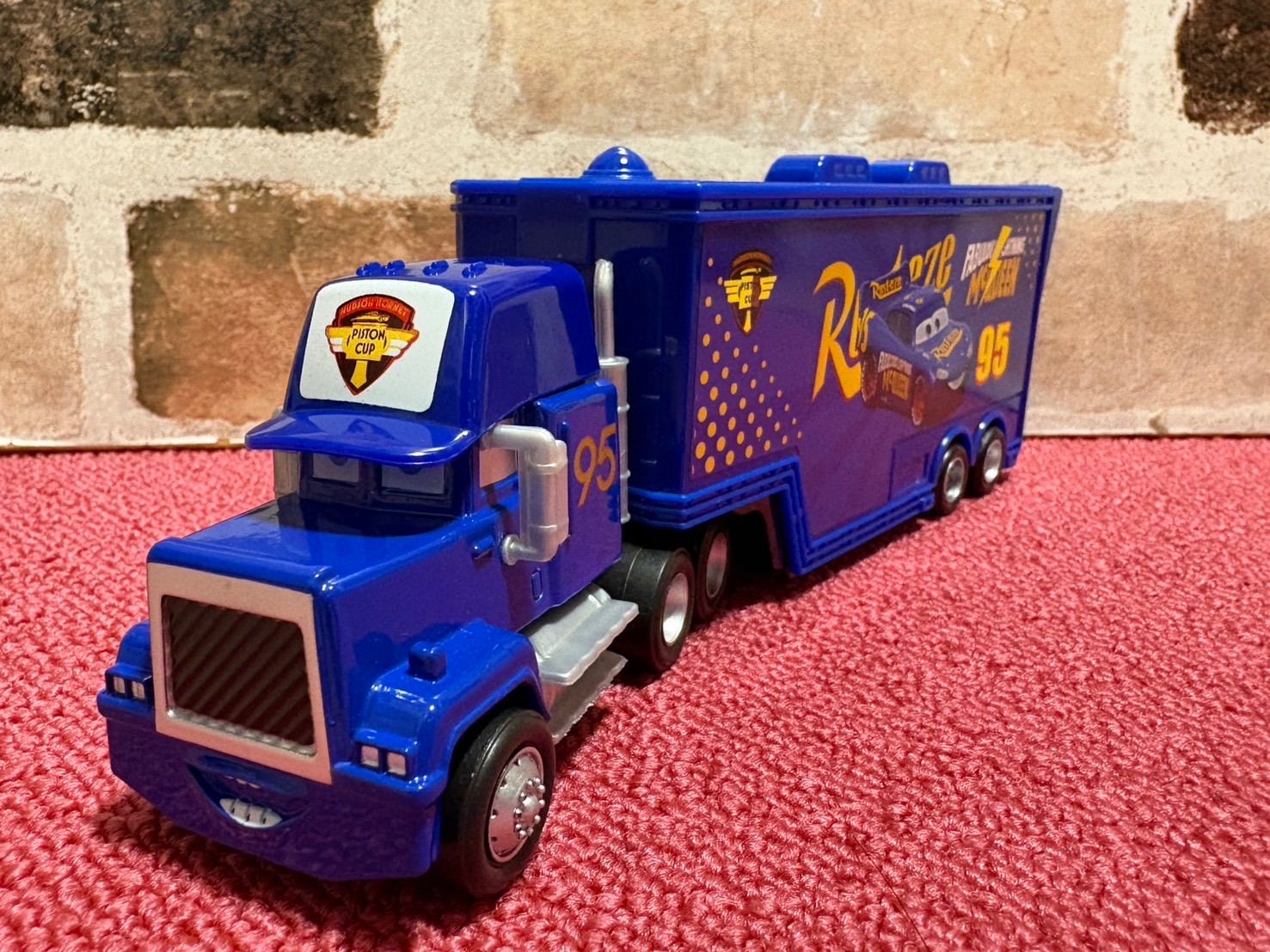 新品】カーズマックトラックトレーラー95Rust-ezeピストンカップ