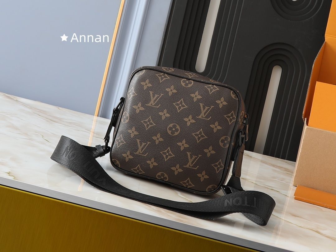 極美品LOUIS VUITTON ブラック メッセンジャーバッグ1度使用 実用性 【極美品】 LOUIS VUITTON ルイヴィトン バッグ ショルダー