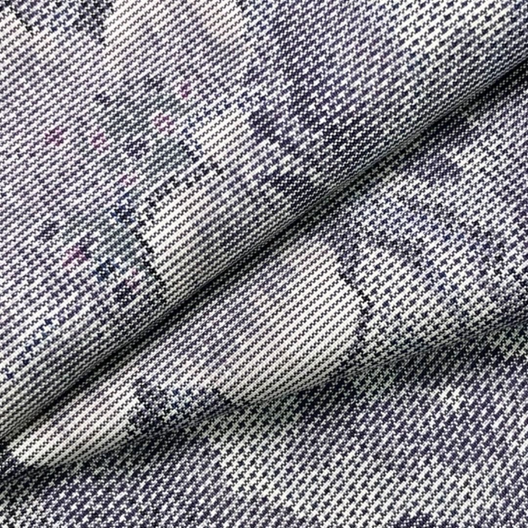 しつけ糸付　美品　総柄大島紬 本場大島紬 白大島 美しい花模様 しつけ糸 K-5652 - メルカリ