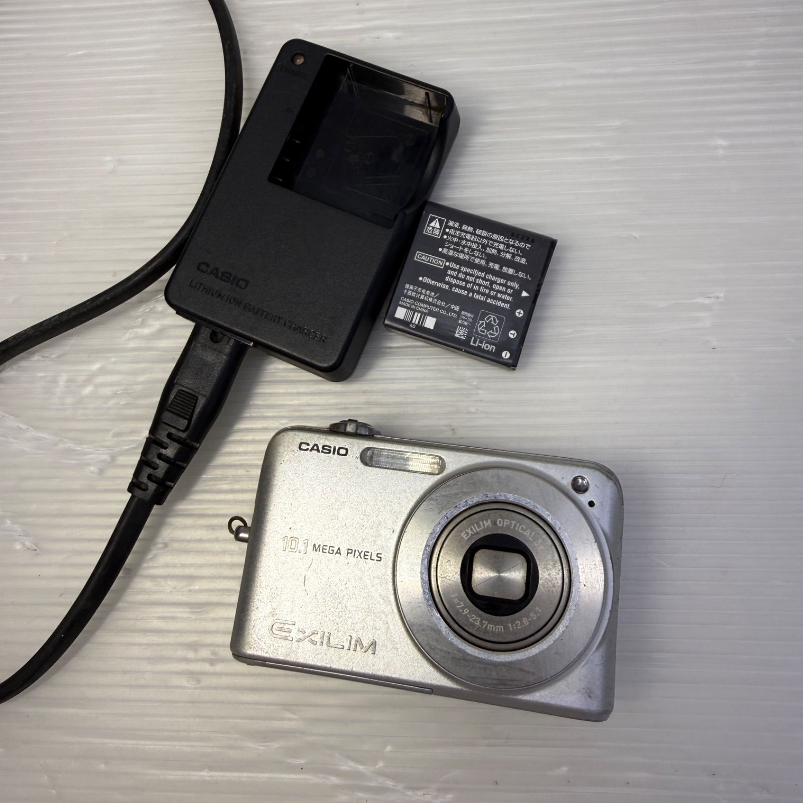 ☆CASIO カシオ☆デジタルカメラ デジカメ EX-Z1050 シルバー ジャンク
