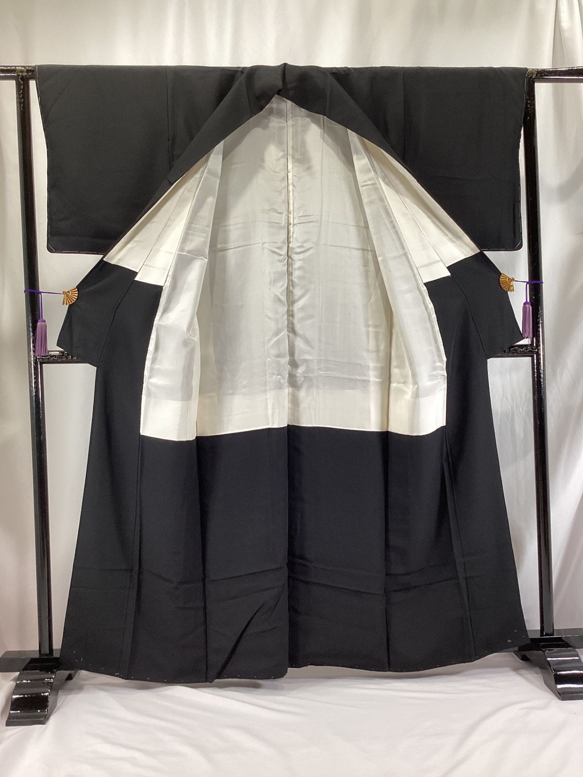 黒紋付/喪服/未使用品/正絹/五つ紋/冬/「丸に剣片喰」/美品/仕立上がり 